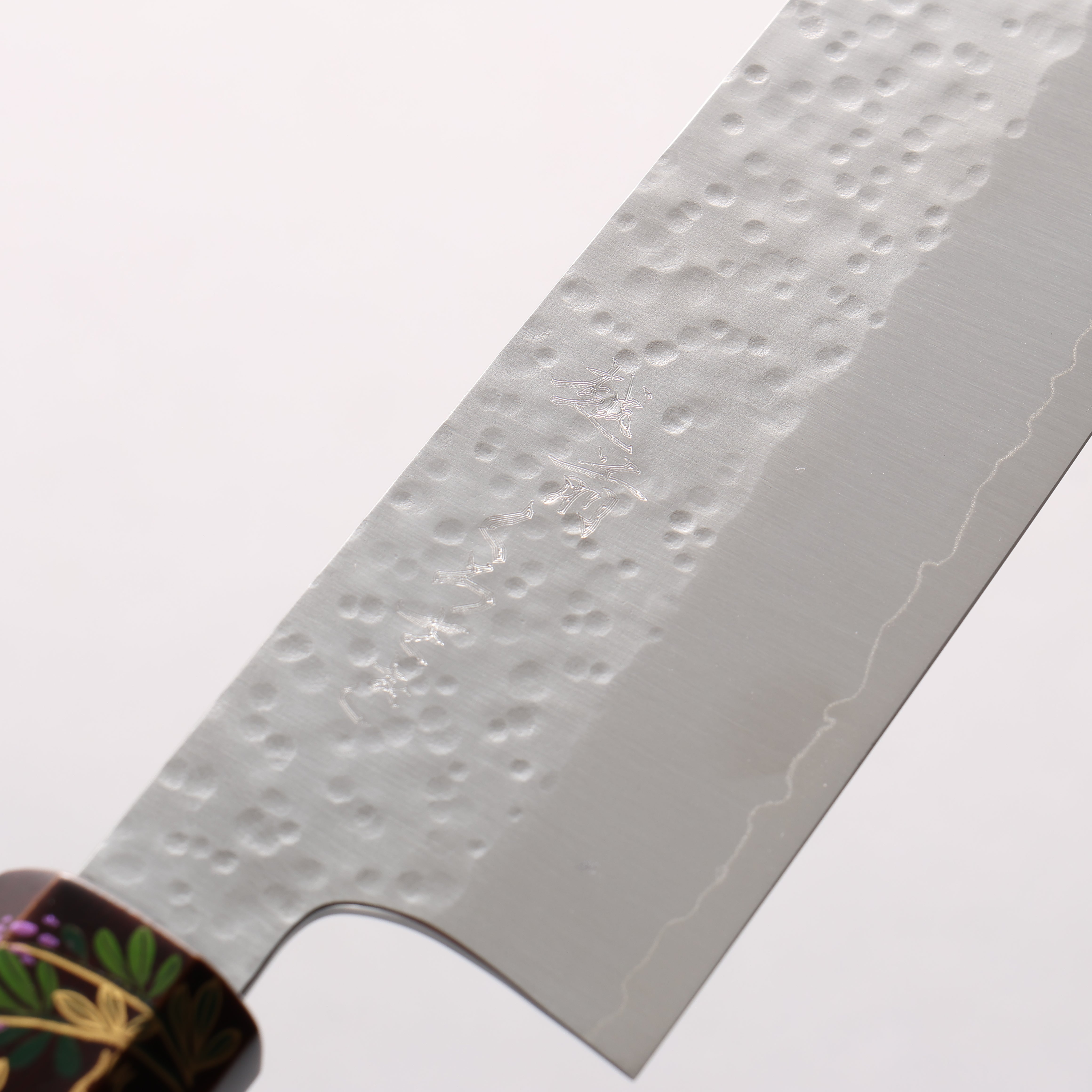 Makoto Kurosaki SG2 Hammered(Maru) Bunka 180mm Lacquered (Real Gold Makie Design) Handle