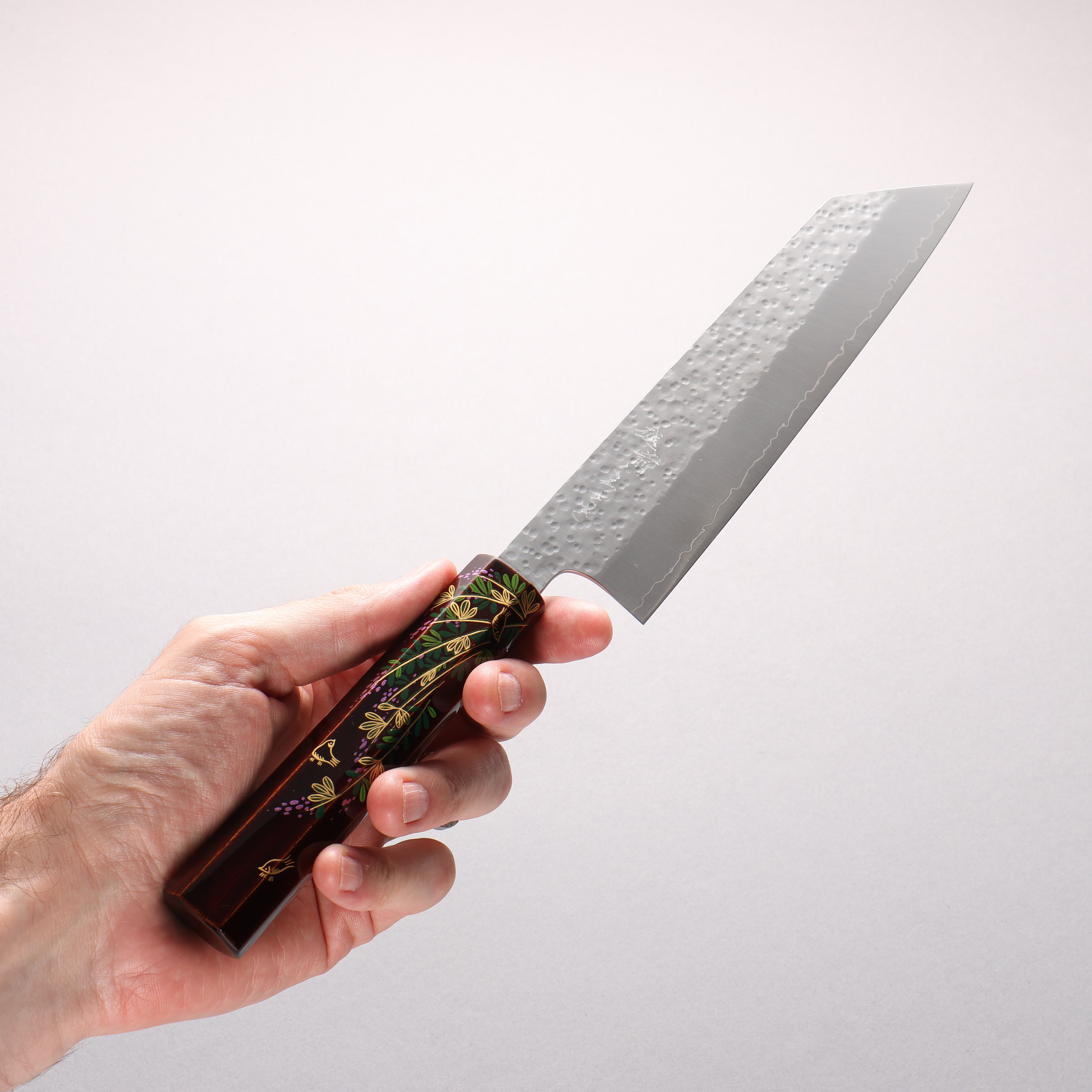 Makoto Kurosaki SG2 Hammered(Maru) Bunka 180mm Lacquered (Real Gold Makie Design) Handle