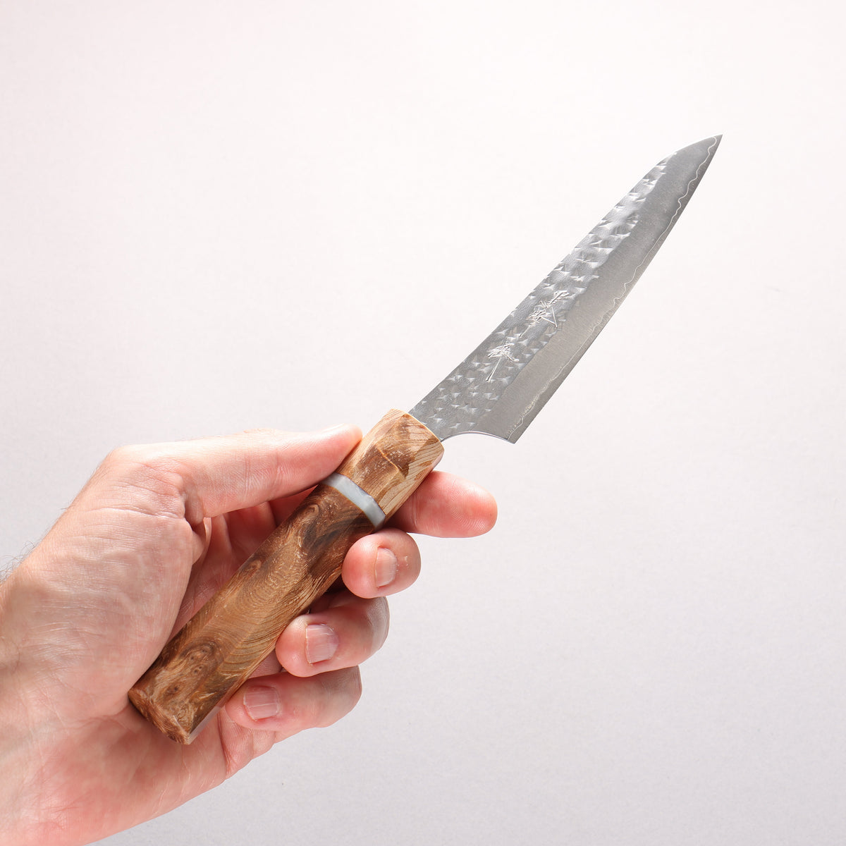 Yu Kurosaki Senko SG2 Hammered Petty-Utility 130mm Brown Stabilized Wood (White Ring) Handle