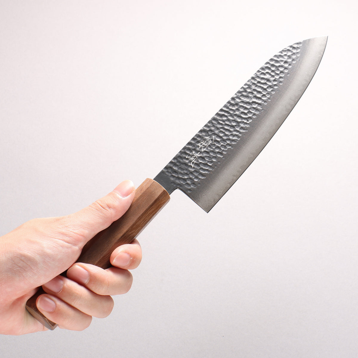 Oul VG10 Hammered Damascus Black dyeing Santoku 180mm Walnut Handle