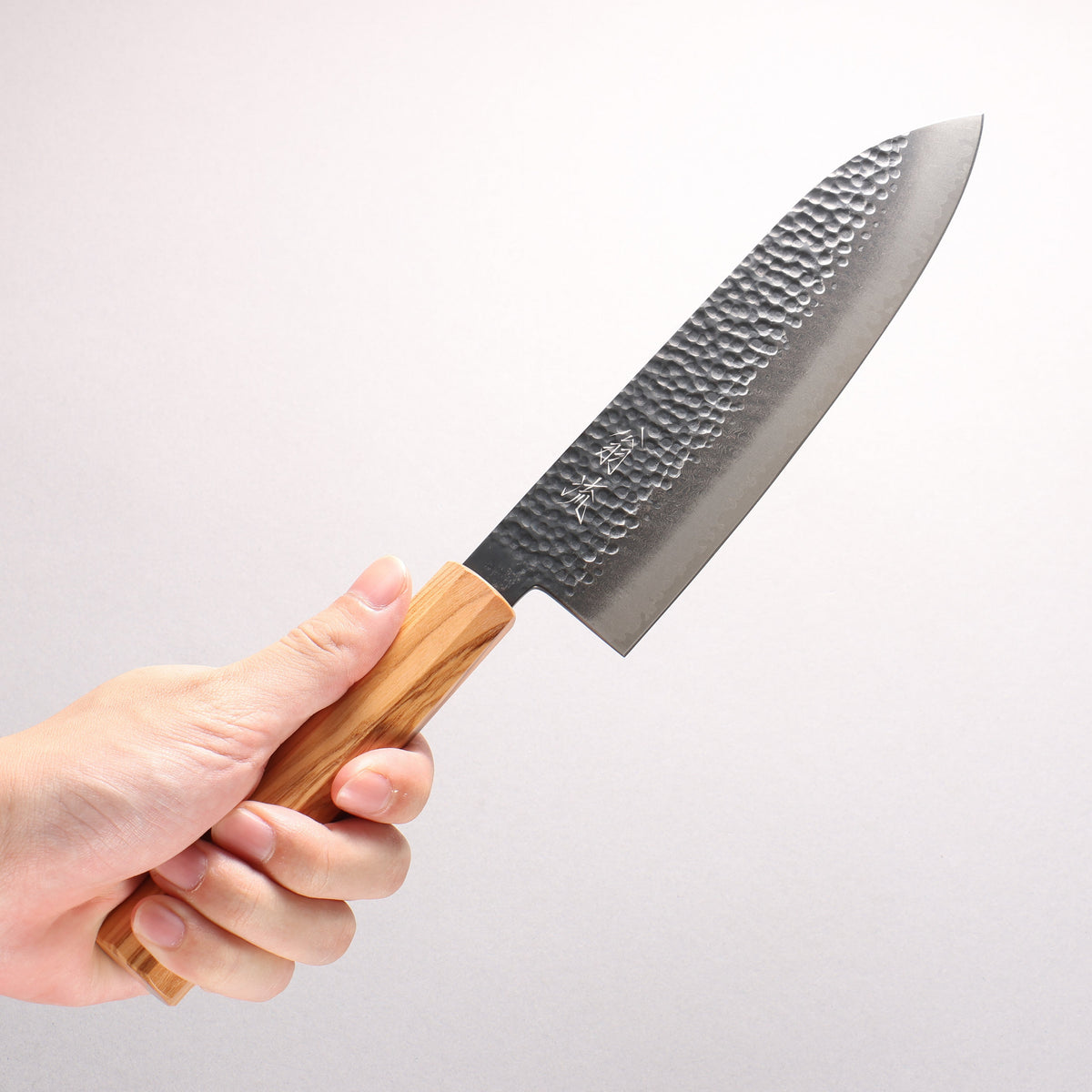 Oul VG10 Hammered Damascus Black dyeing Santoku 180mm Olive tree Handle