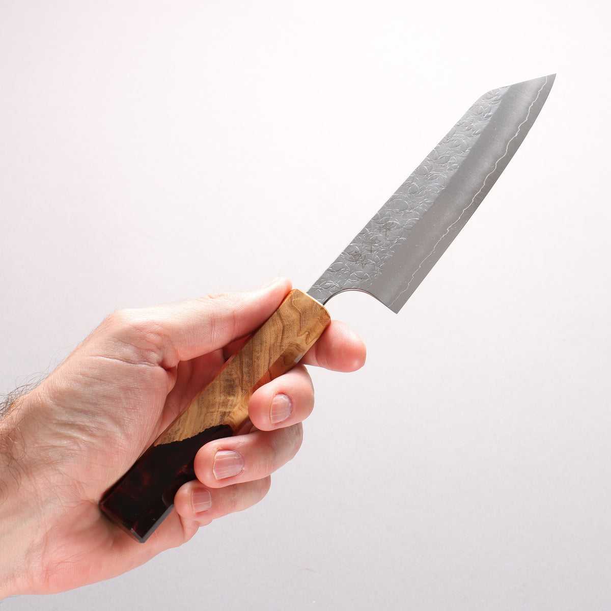 Yoshimi Kato Minamo SG2 Hammered Small Bunka 130mm Olive Tree and Red Resin Handle - Seisuke Knife