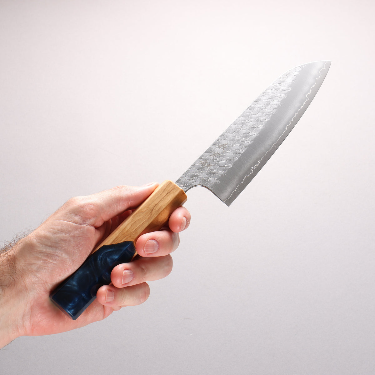 Yoshimi Kato Minamo SG2 Hammered Santoku 170mm Olive Tree and Blue Resin Handle - Seisuke Knife