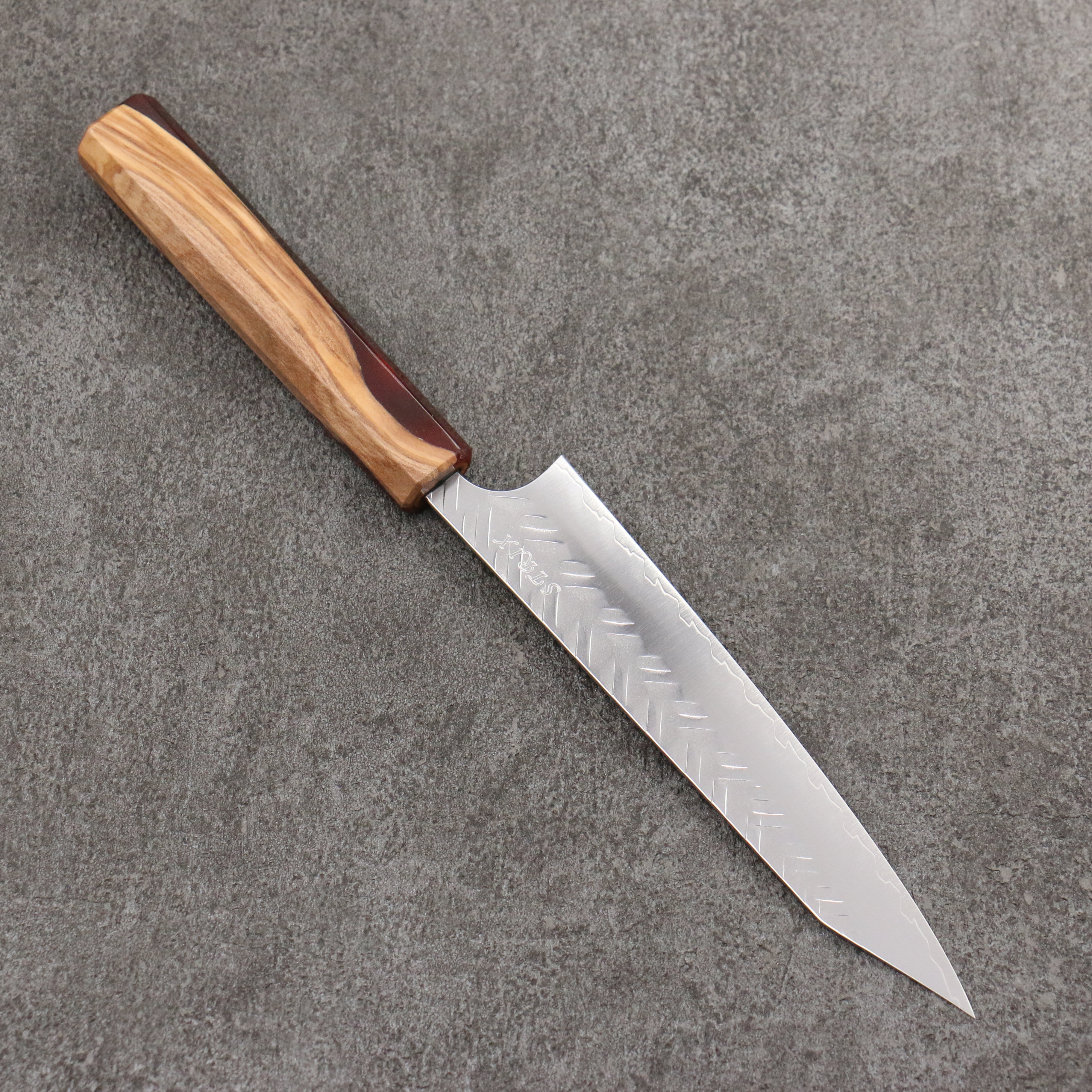 Yoshimi Kato SPG STRIX Hammered (V) Kiritsuke Petty-Utility 150mm Olive Tree and Red Resin Handle - Seisuke Knife