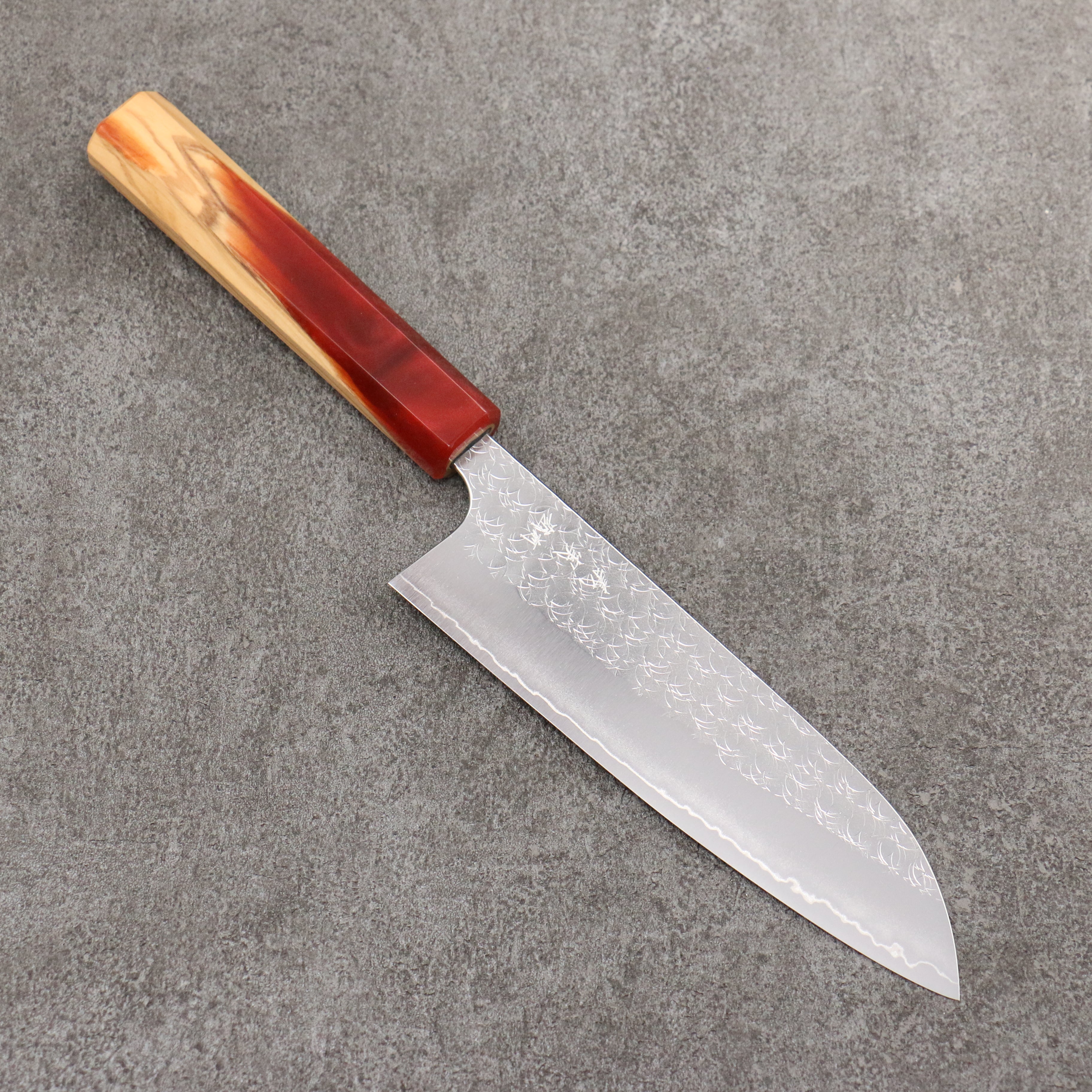 Yoshimi Kato Minamo SG2 Hammered Santoku 170mm Olive Tree and Red Resin Handle - Seisuke Knife