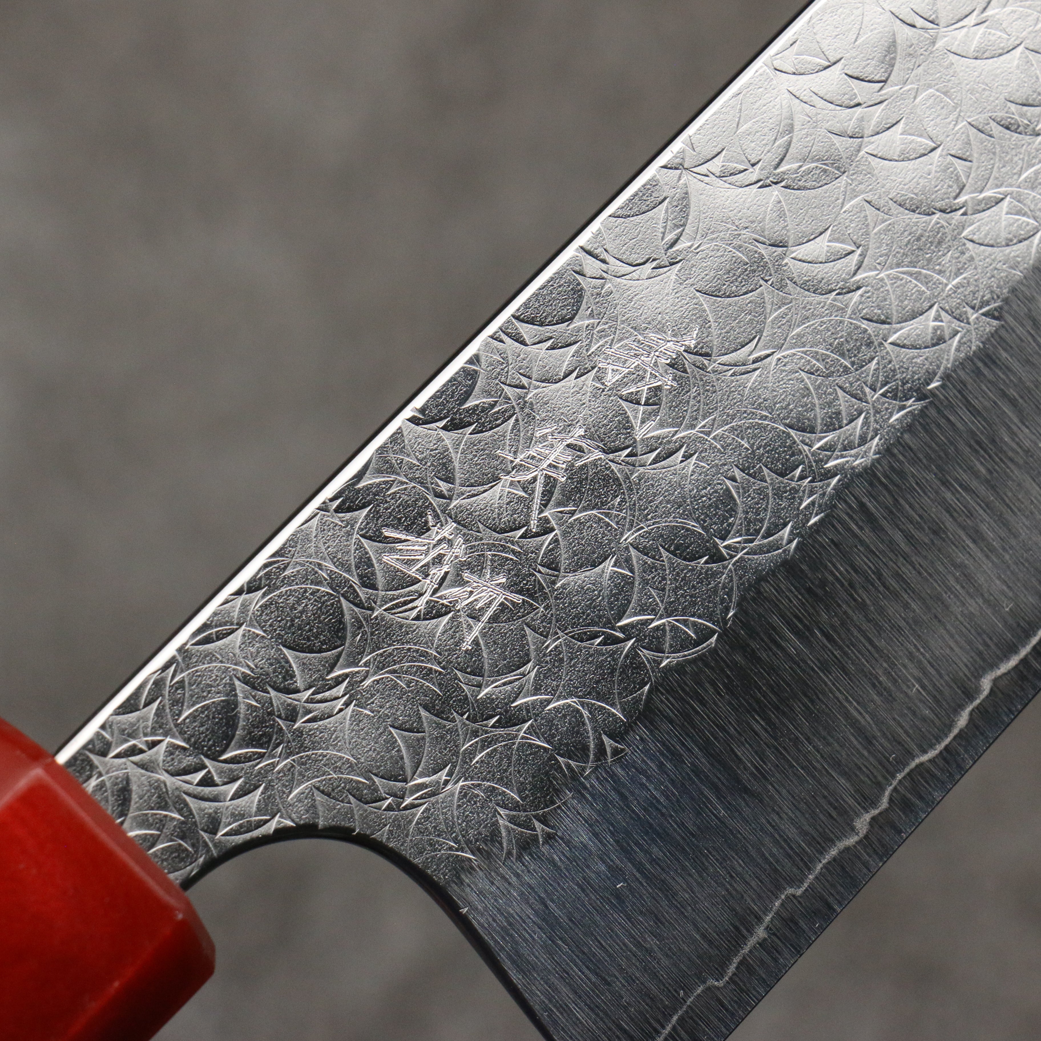 Yoshimi Kato Minamo SG2 Hammered Santoku 170mm Olive Tree and Red Resin Handle - Seisuke Knife