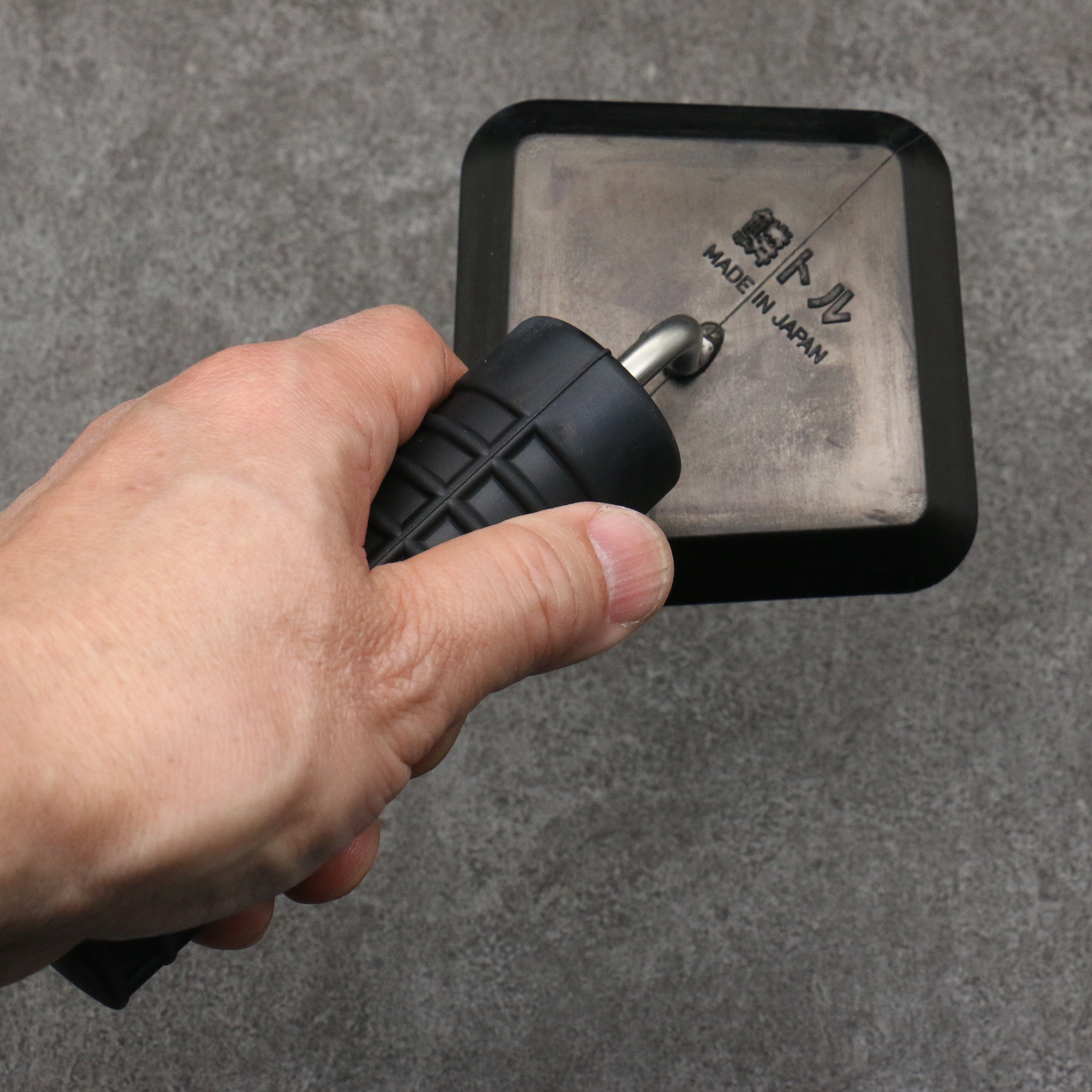 Uroko Toru Fish Scaler Rubber 210mm x 110mm x 100mm - Seisuke Knife