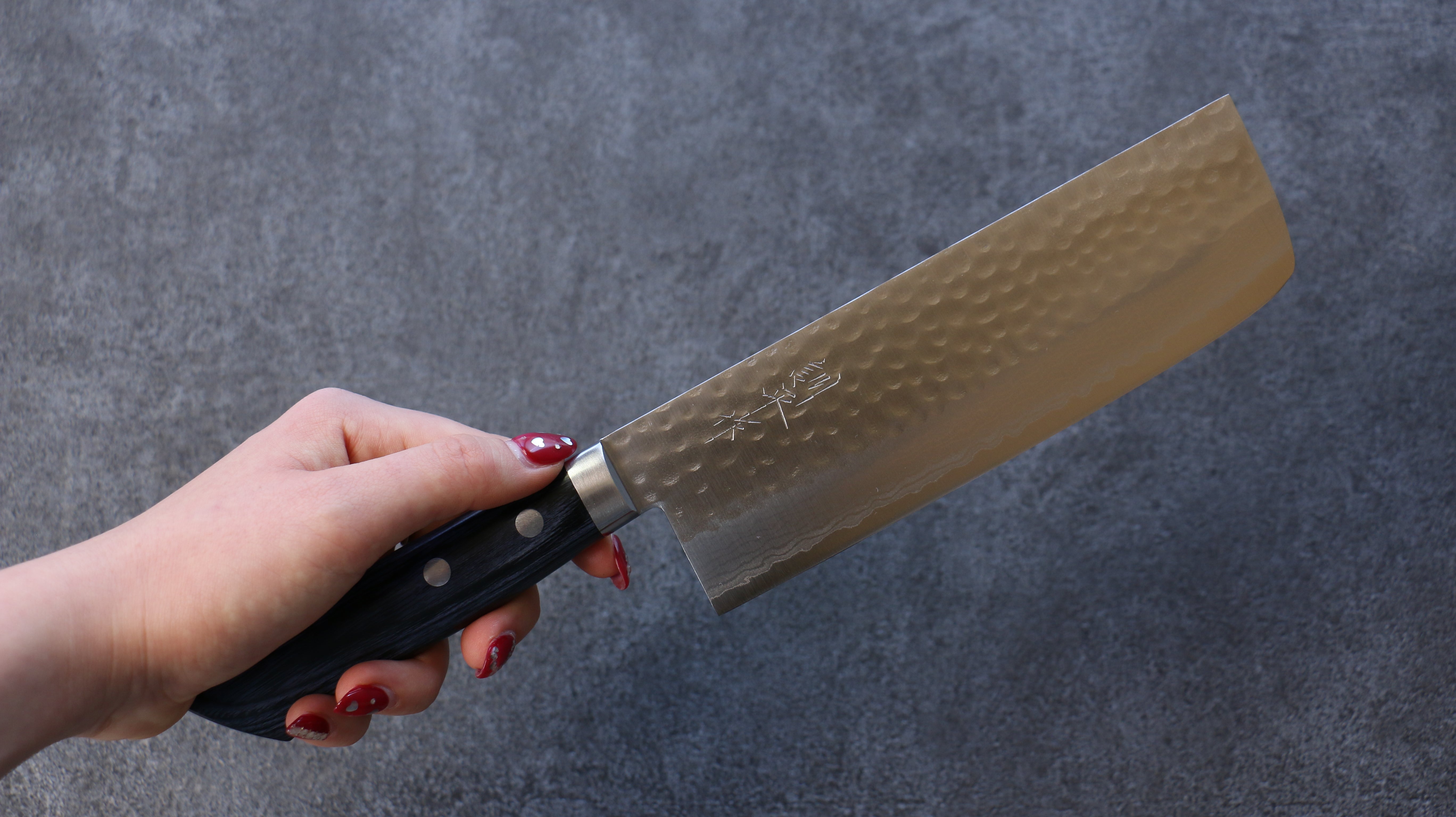 Kunihira Kokuryu VG10 Hammered Nakiri 165mm with Blue Pakkawood Handle - Seisuke Knife