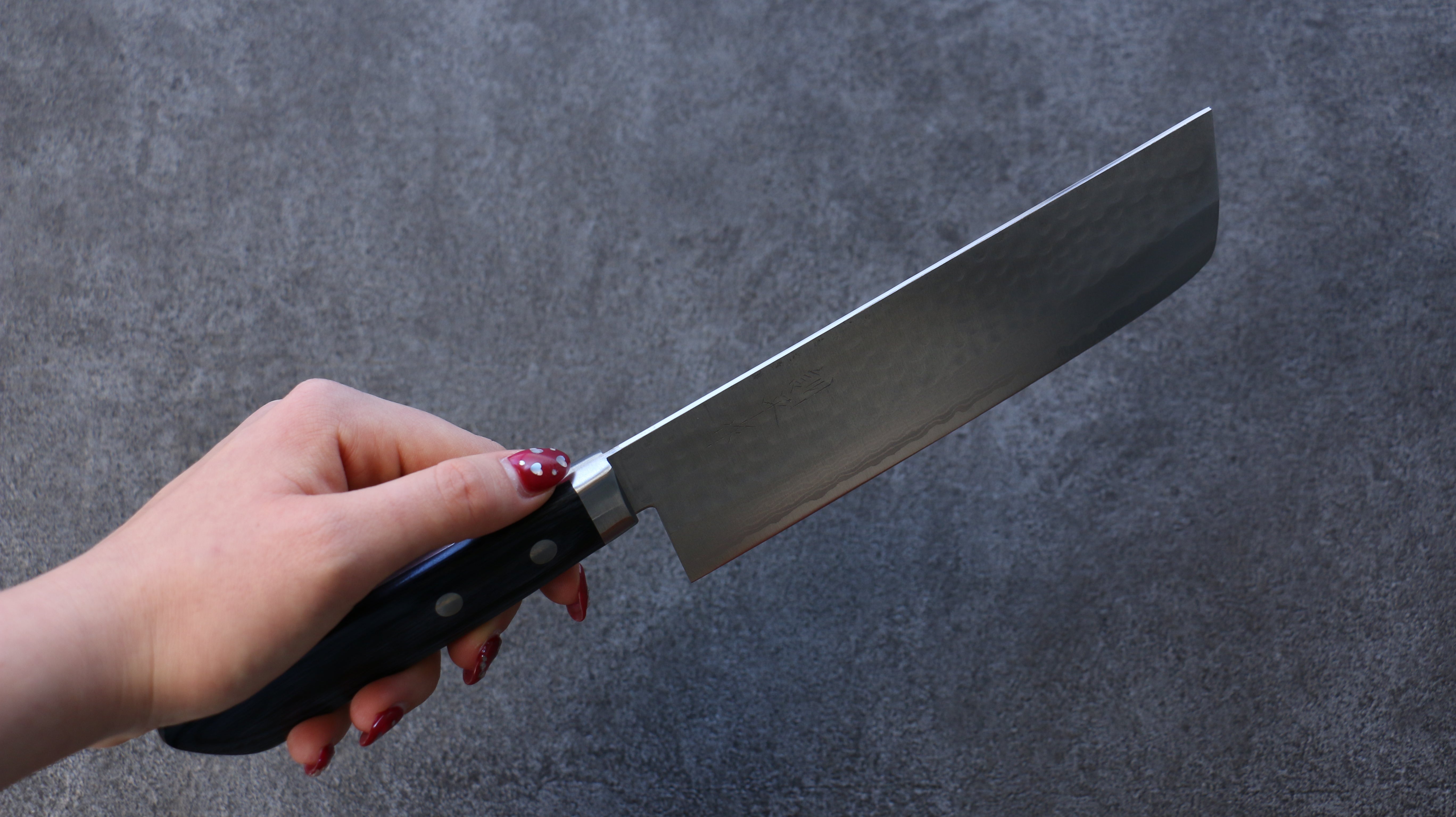 Kunihira Kokuryu VG10 Hammered Nakiri 165mm with Blue Pakkawood Handle - Seisuke Knife