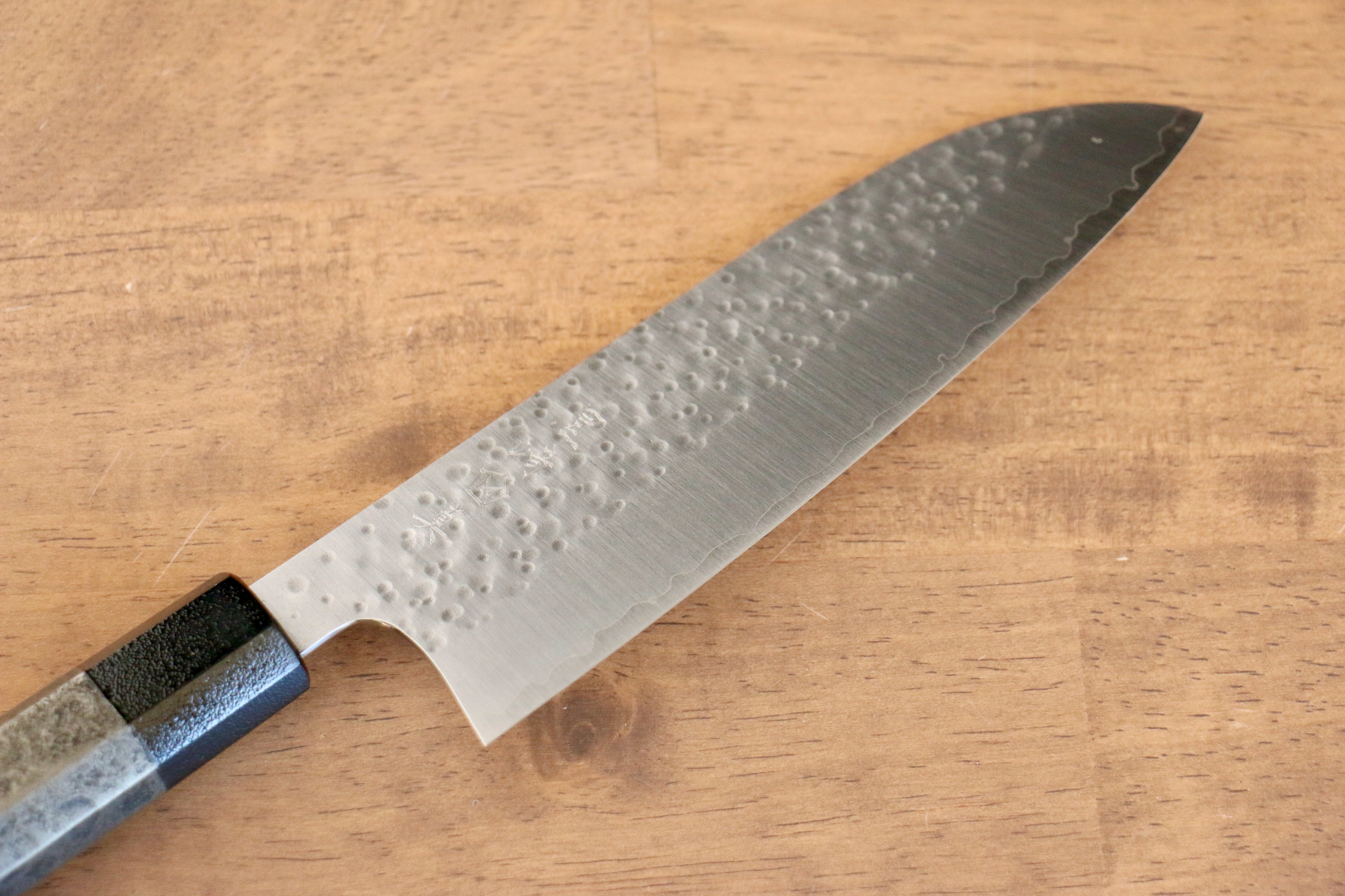 Makoto Kurosaki SG2 Hammered (Maru) Santoku 165mm with Washi & Gold Copper Wood Handle - Seisuke Knife