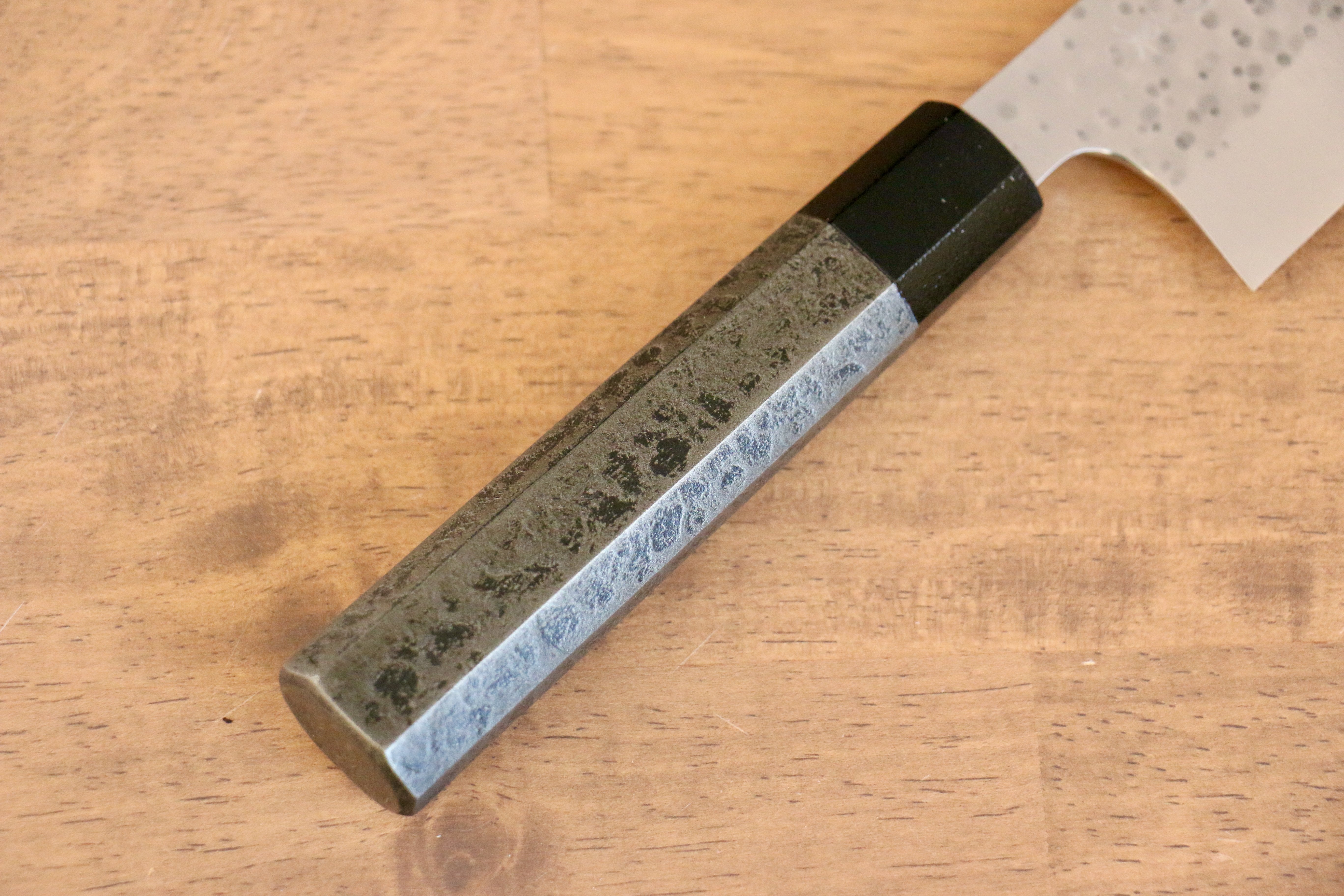 Makoto Kurosaki SG2 Hammered (Maru) Santoku 165mm with Washi & Gold Copper Wood Handle - Seisuke Knife