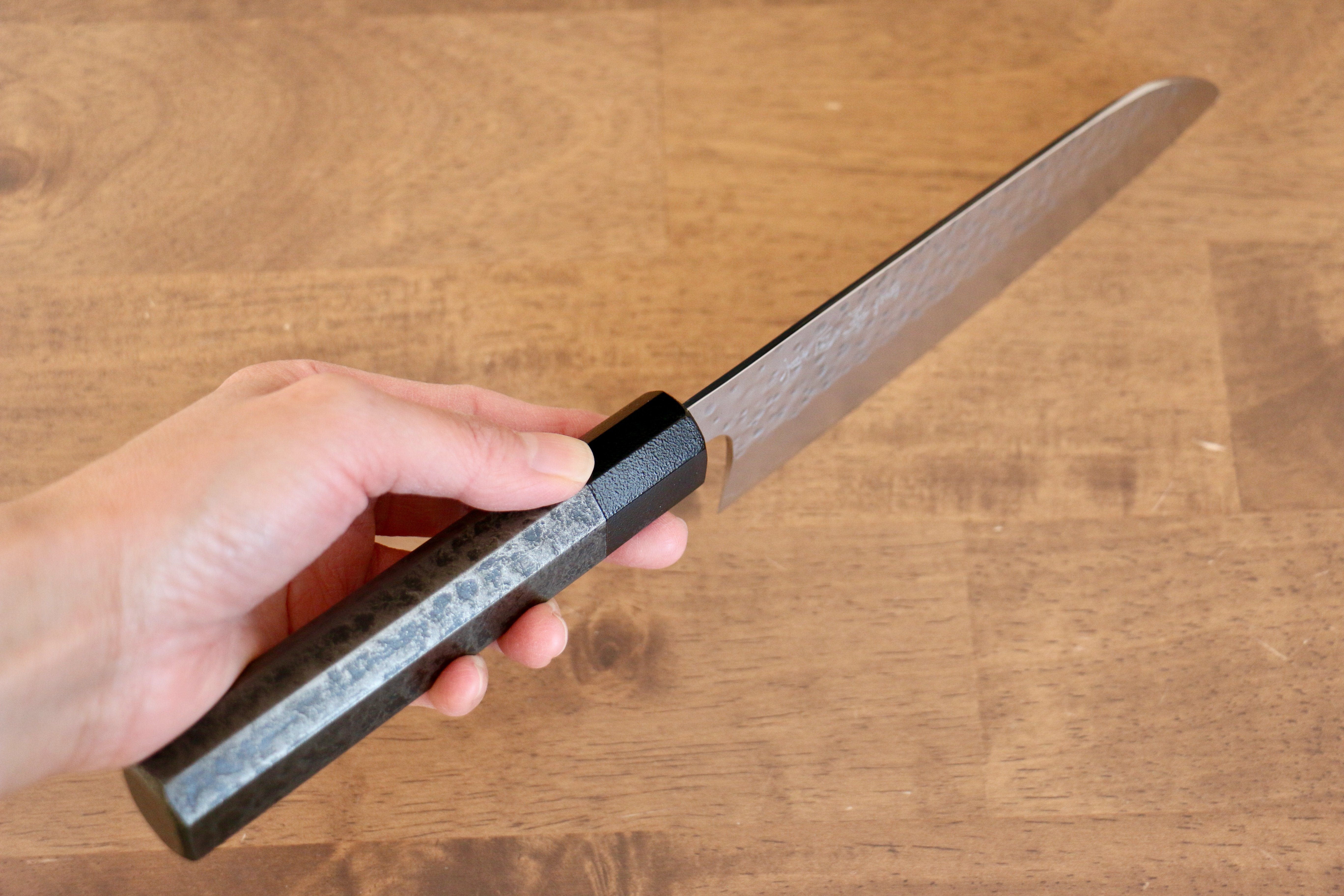 Makoto Kurosaki SG2 Hammered (Maru) Santoku 165mm with Washi & Gold Copper Wood Handle - Seisuke Knife