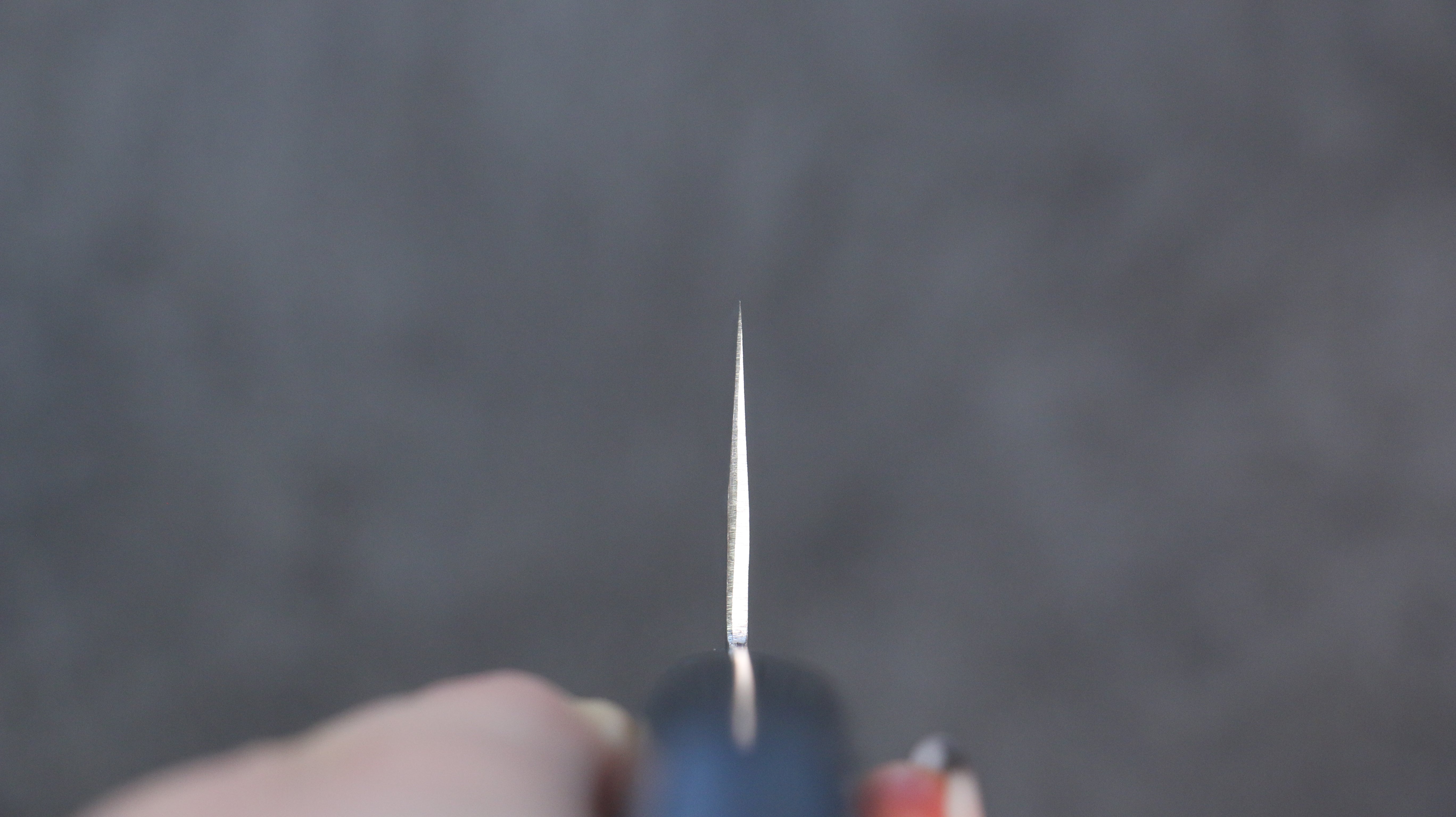 Kunihira VG1 Hammered Santoku 170mm with Navy Blue Pakkawood Handle - Seisuke Knife