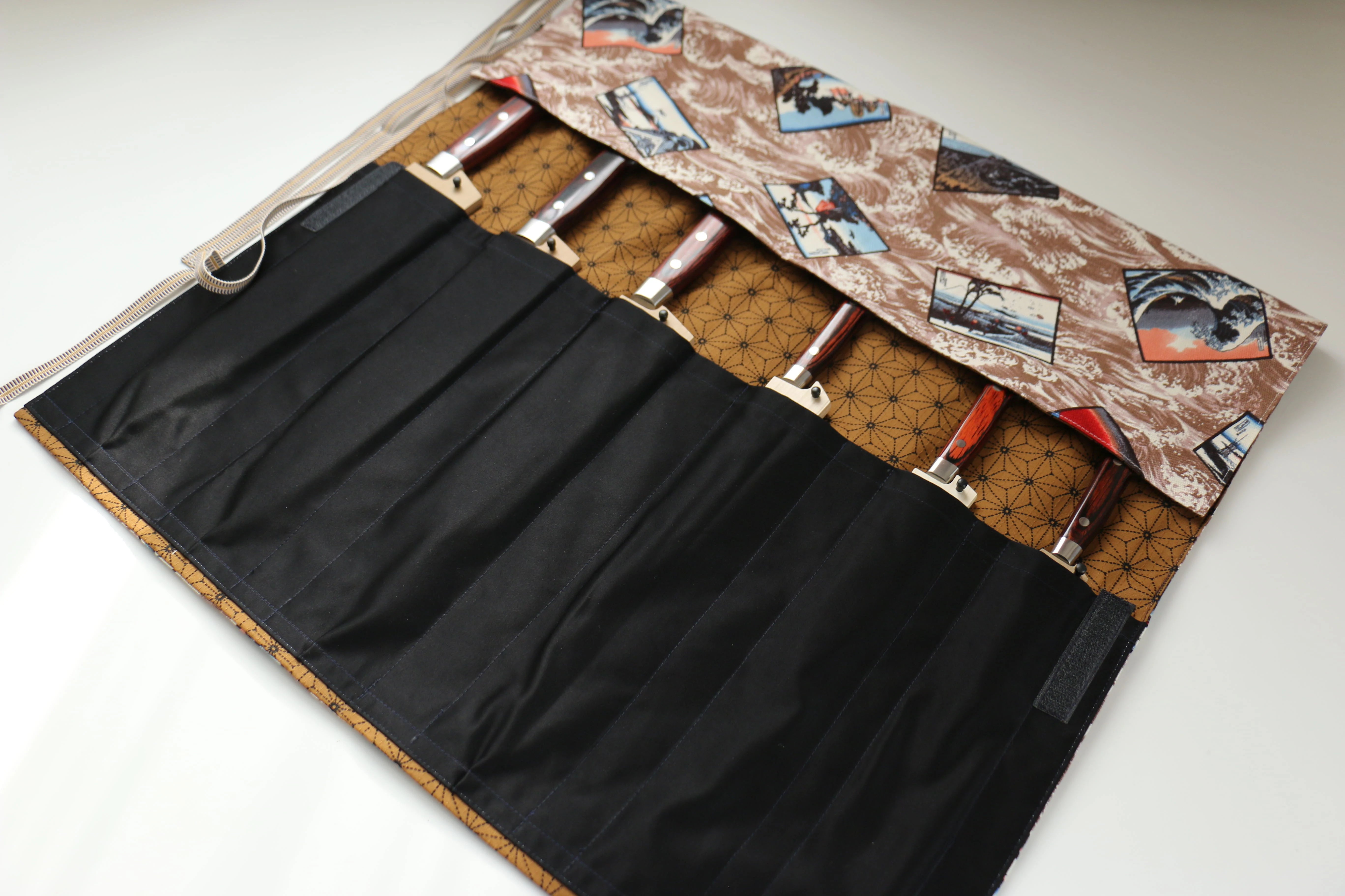 Japanese Style Knife Roll - Hokusai Brown with Plain Black Pocket (7 Pockets) - Seisuke Knife