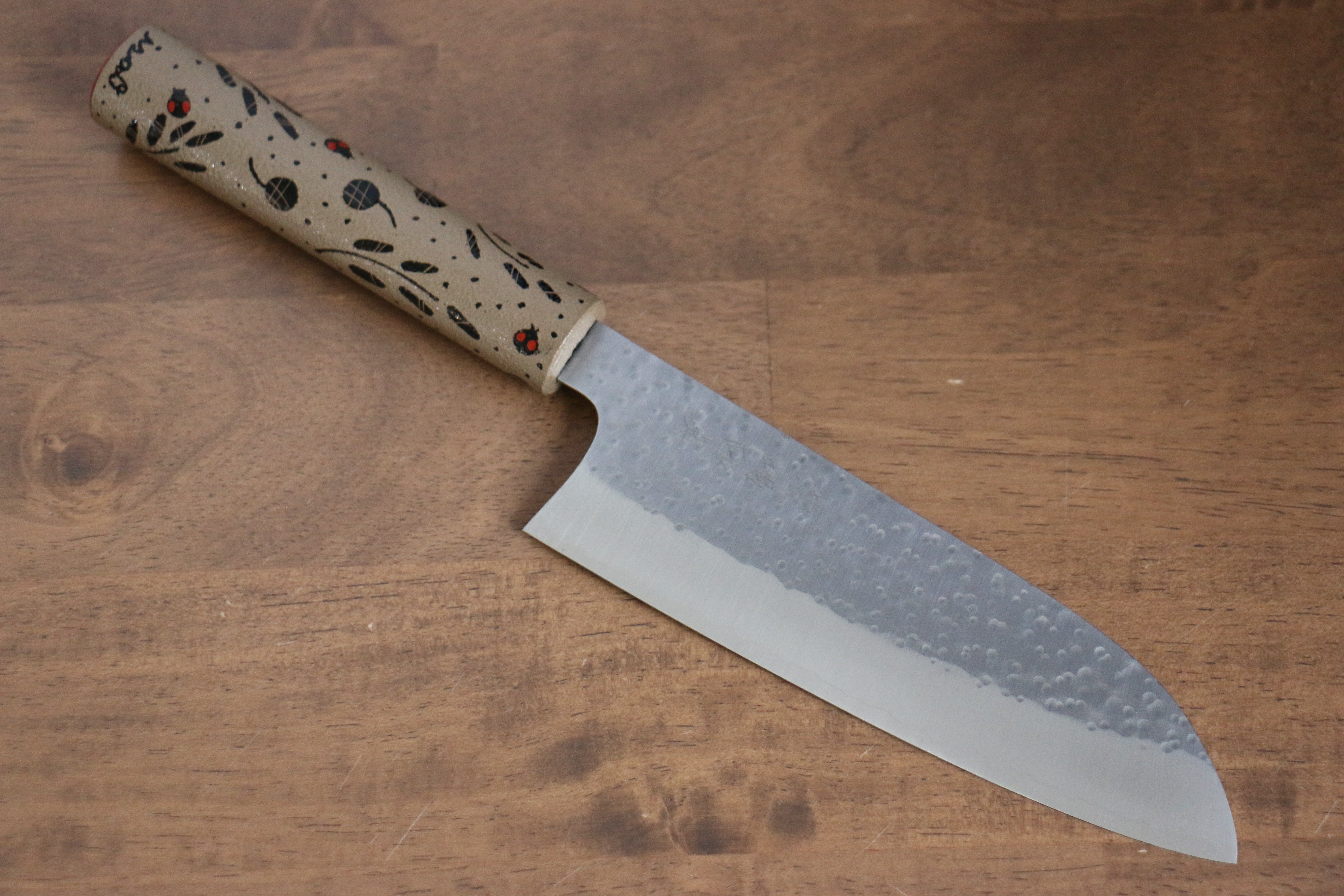 Makoto Kurosaki Tentoumushi SG2 Maru Hammered Santoku 165mm with Lacquered Wood Handle - Seisuke Knife