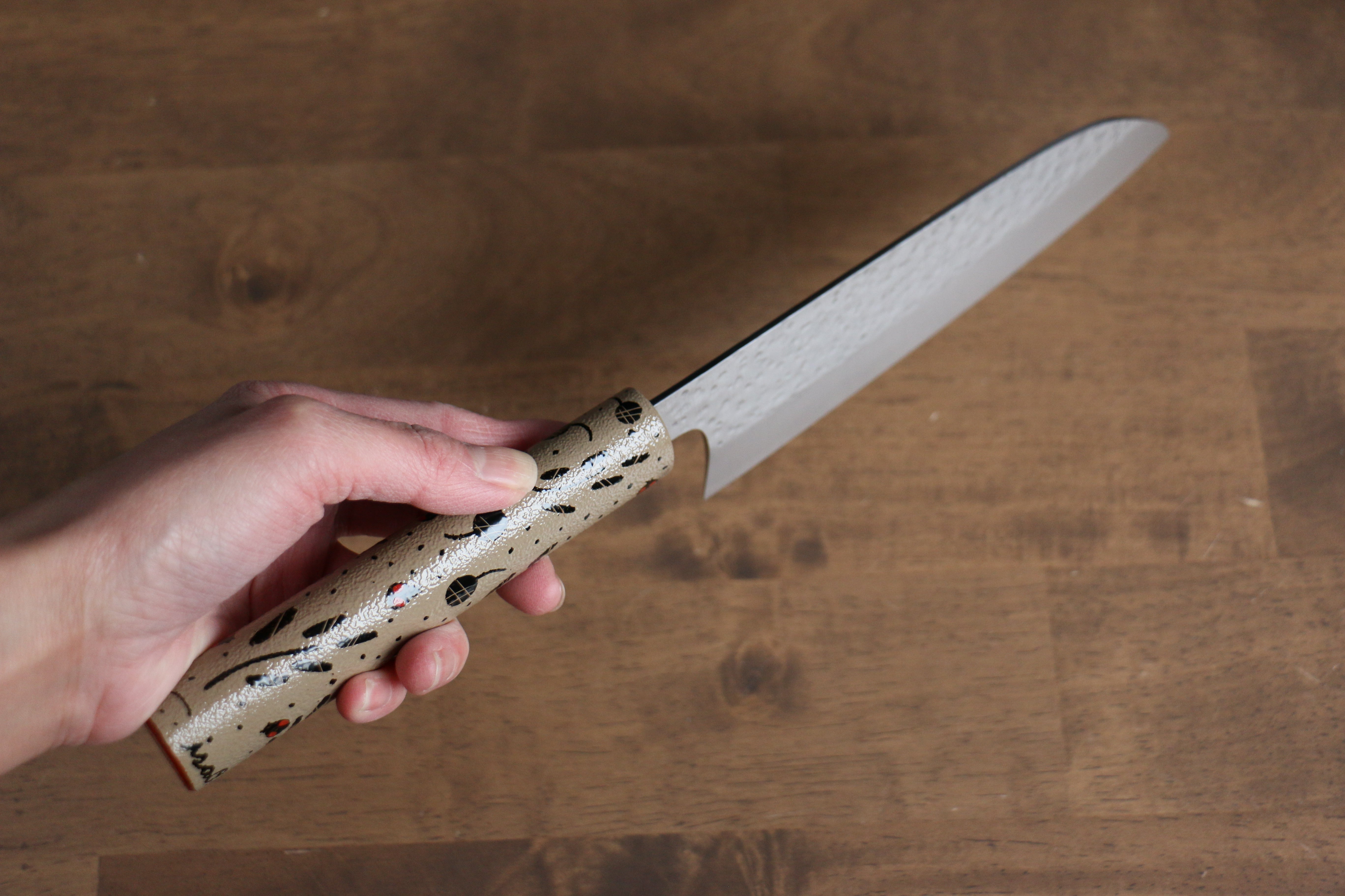 Makoto Kurosaki Tentoumushi SG2 Maru Hammered Santoku 165mm with Lacquered Wood Handle - Seisuke Knife