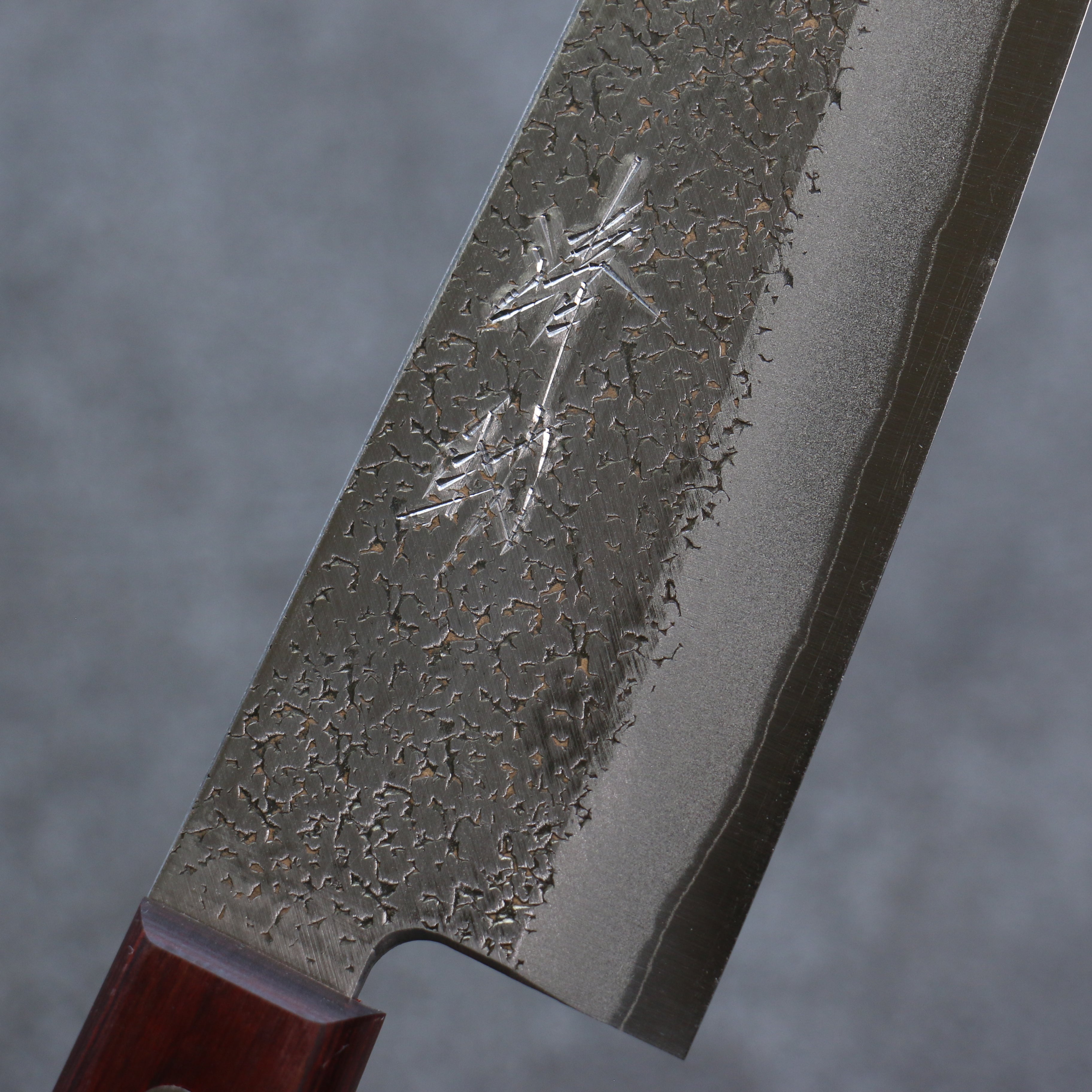 Seisuke Blue Super Hammered Bunka 165mm Red Pakka wood Handle - Seisuke Knife