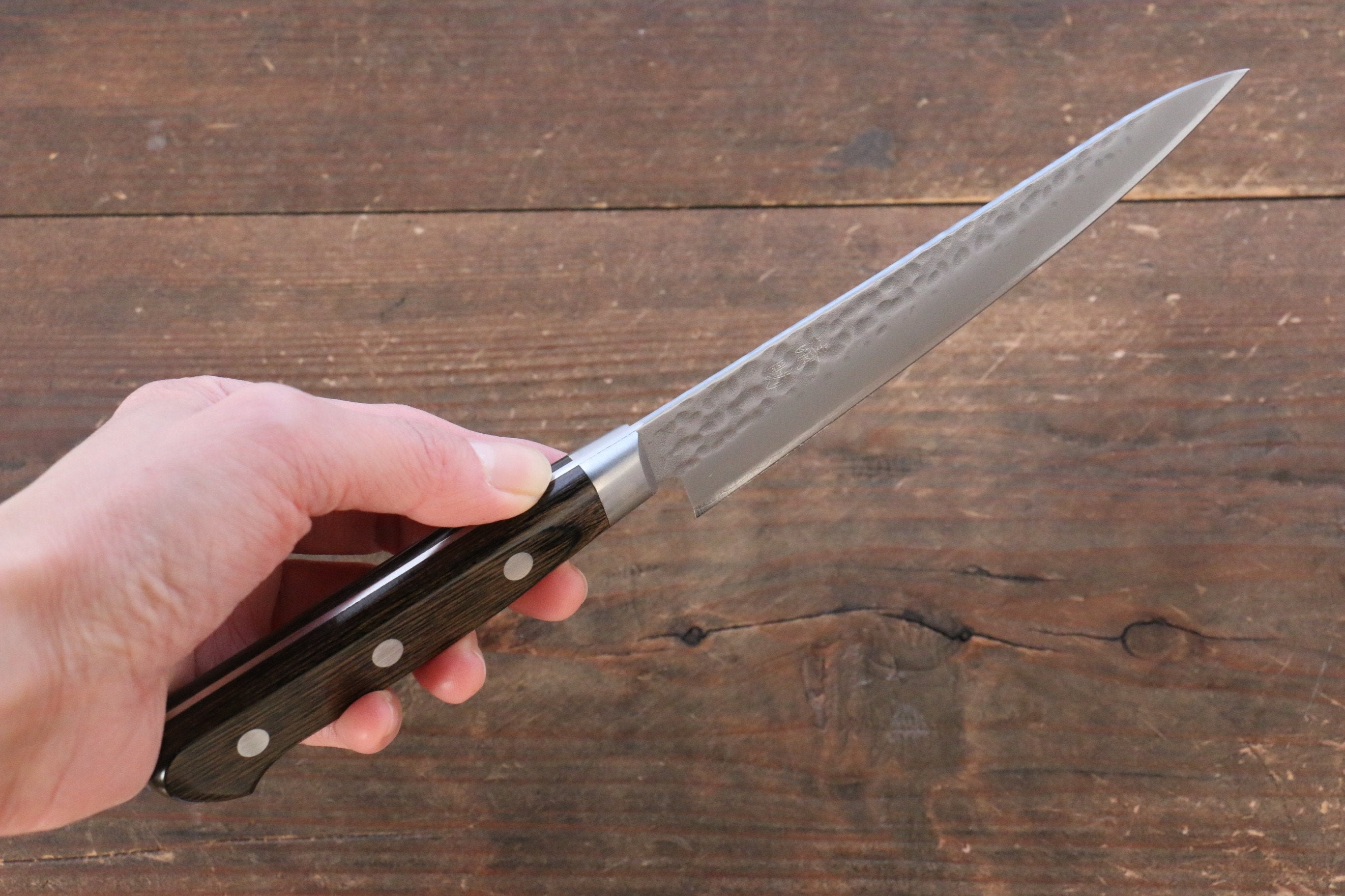 Seisuke AUS8 Hammered Petty-Utility 135mm Brown Pakkawood Handle - Seisuke Knife