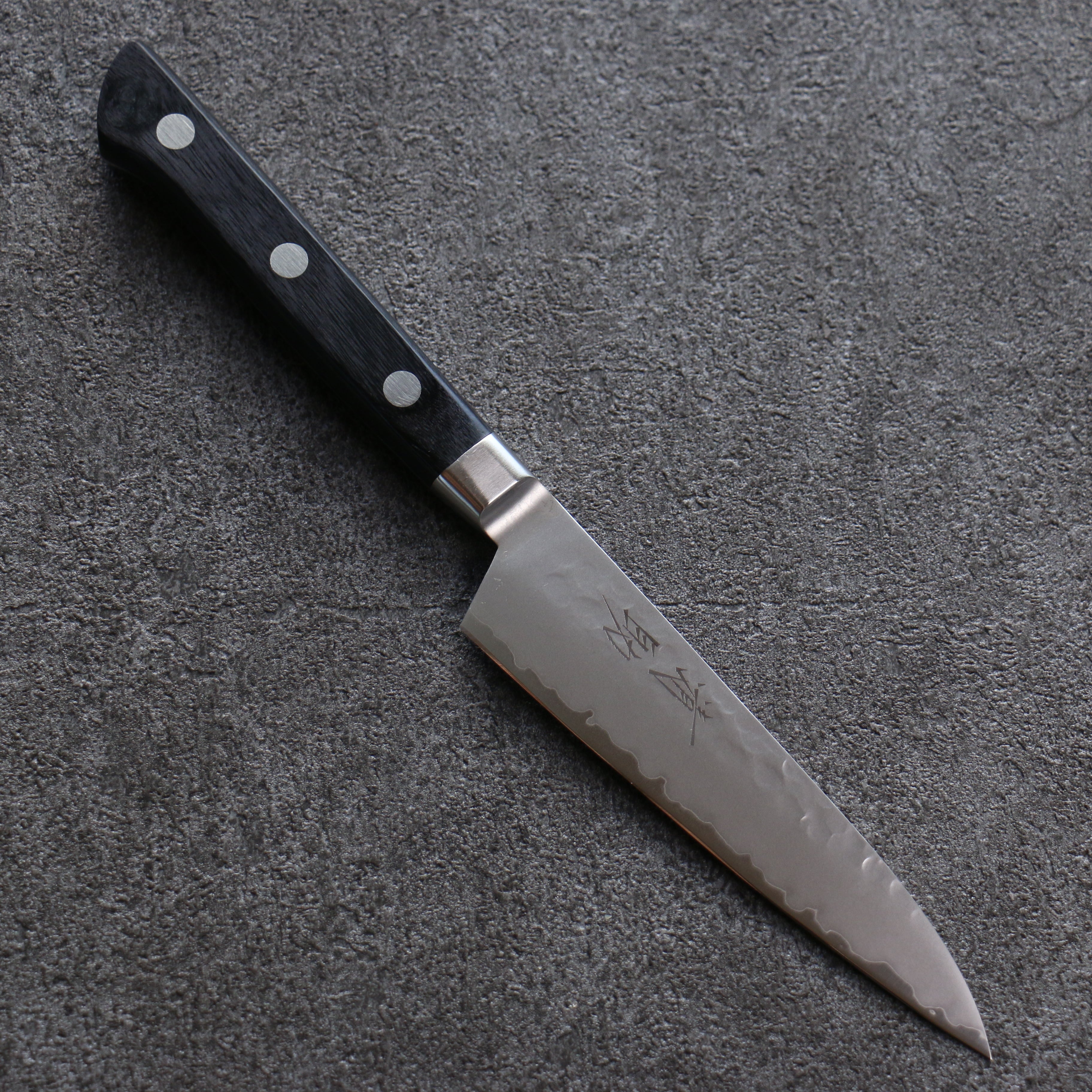 Seisuke VG5 Hammered Kasumitogi Petty-Utility 120mm Black Pakkawood Handle - Seisuke Knife