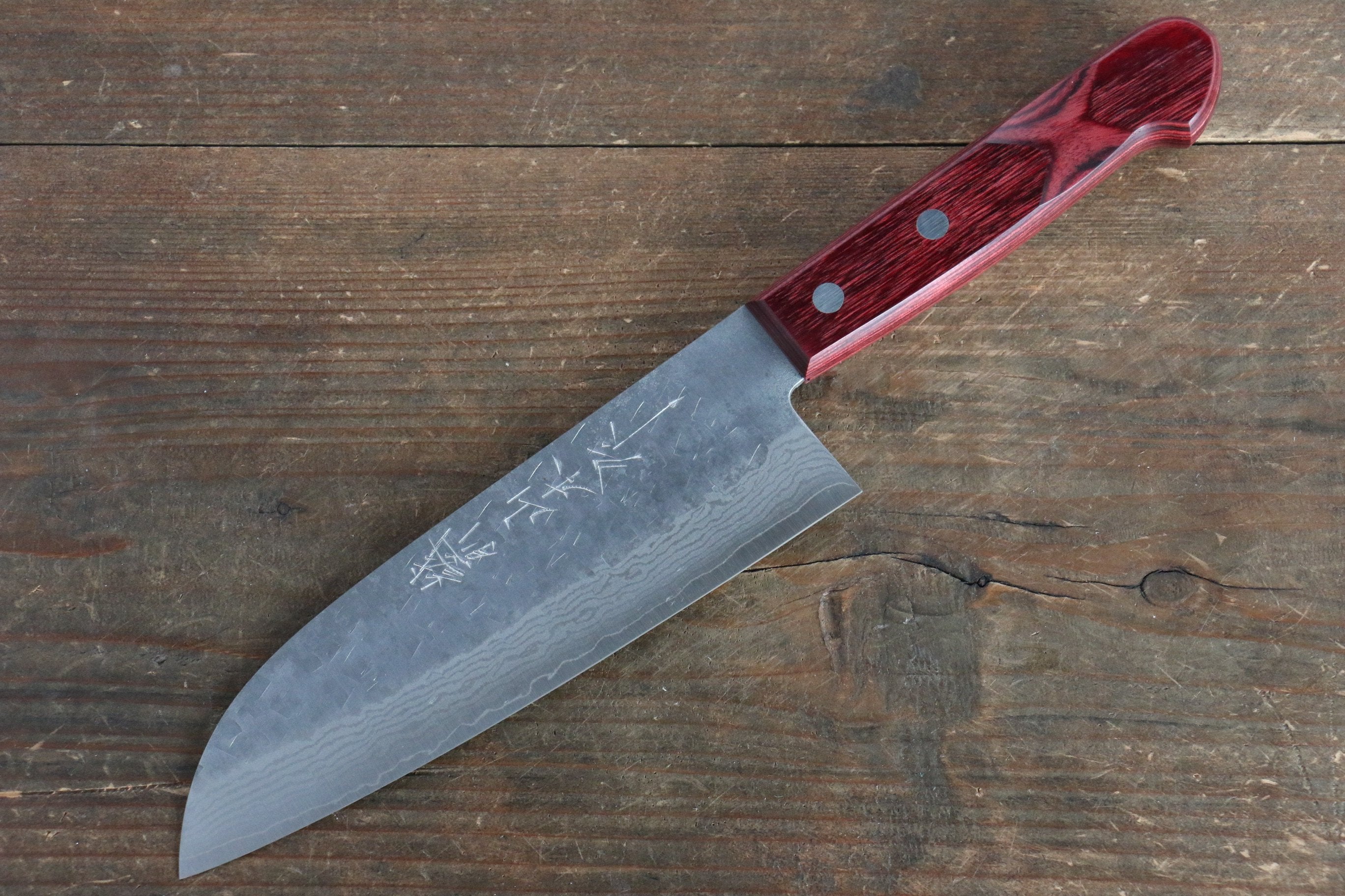 Nao Yamamoto VG10 Hammered Damascus Santoku 170mm with Red Pakka wood Handle - Seisuke Knife