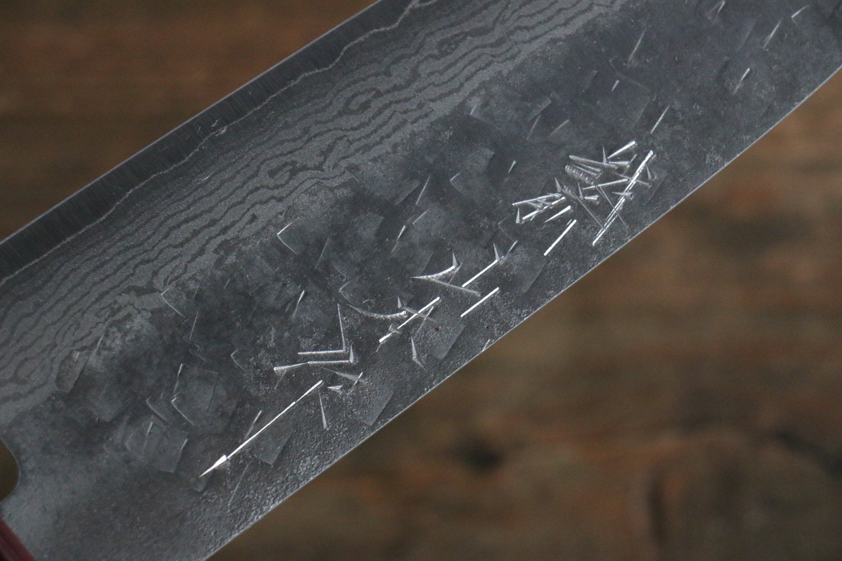 Nao Yamamoto VG10 Hammered Damascus Santoku 170mm with Red Pakka wood Handle - Seisuke Knife