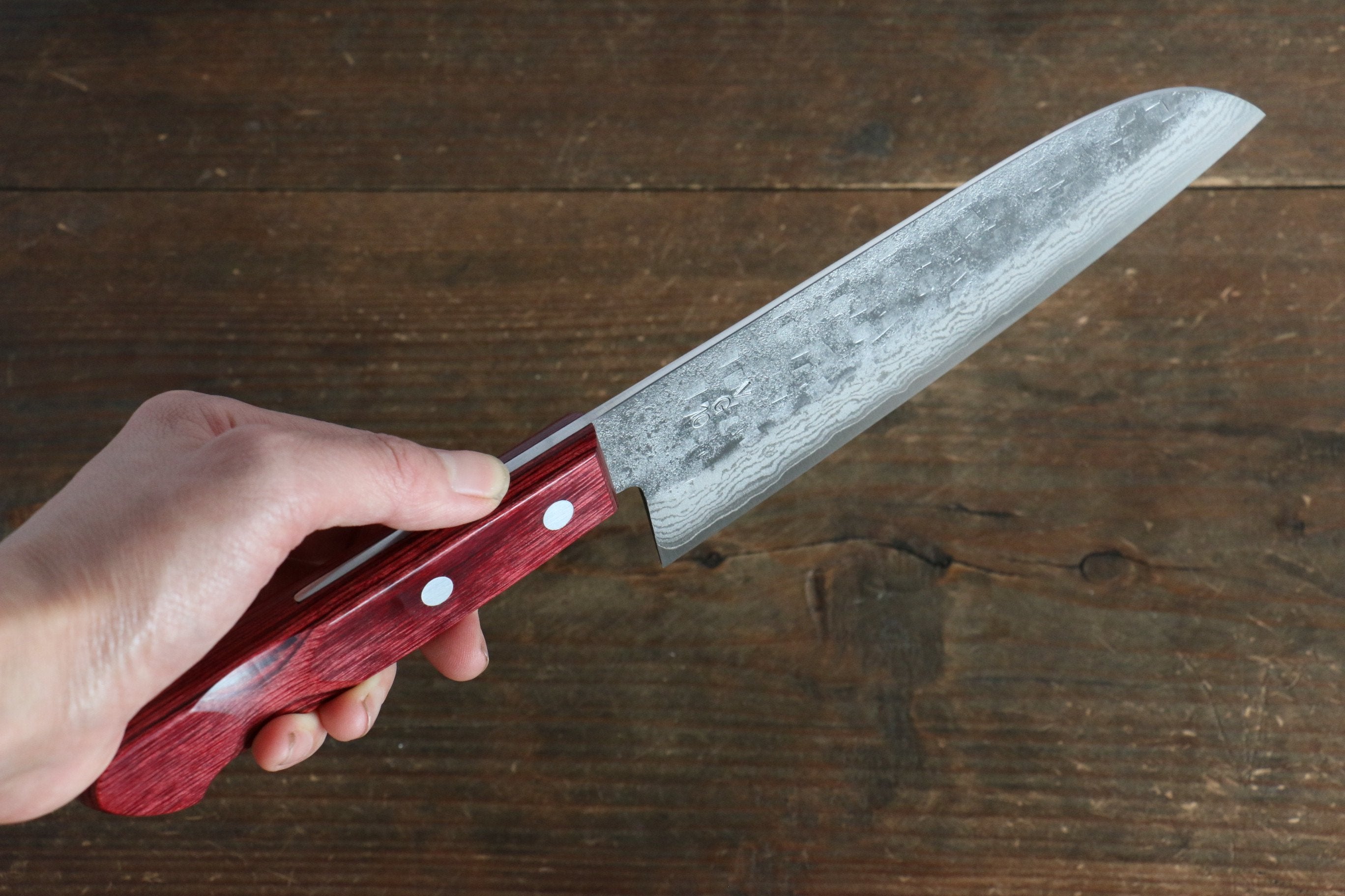 Nao Yamamoto VG10 Hammered Damascus Santoku 170mm with Red Pakka wood Handle - Seisuke Knife