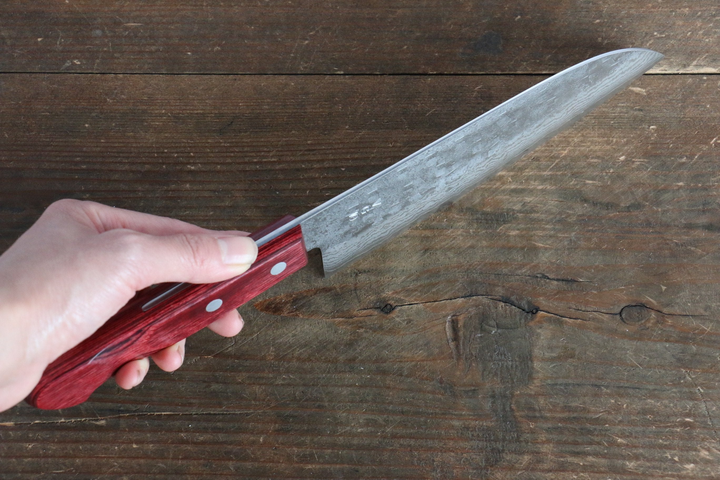 Nao Yamamoto VG10 Hammered Damascus Santoku 170mm with Red Pakka wood Handle - Seisuke Knife