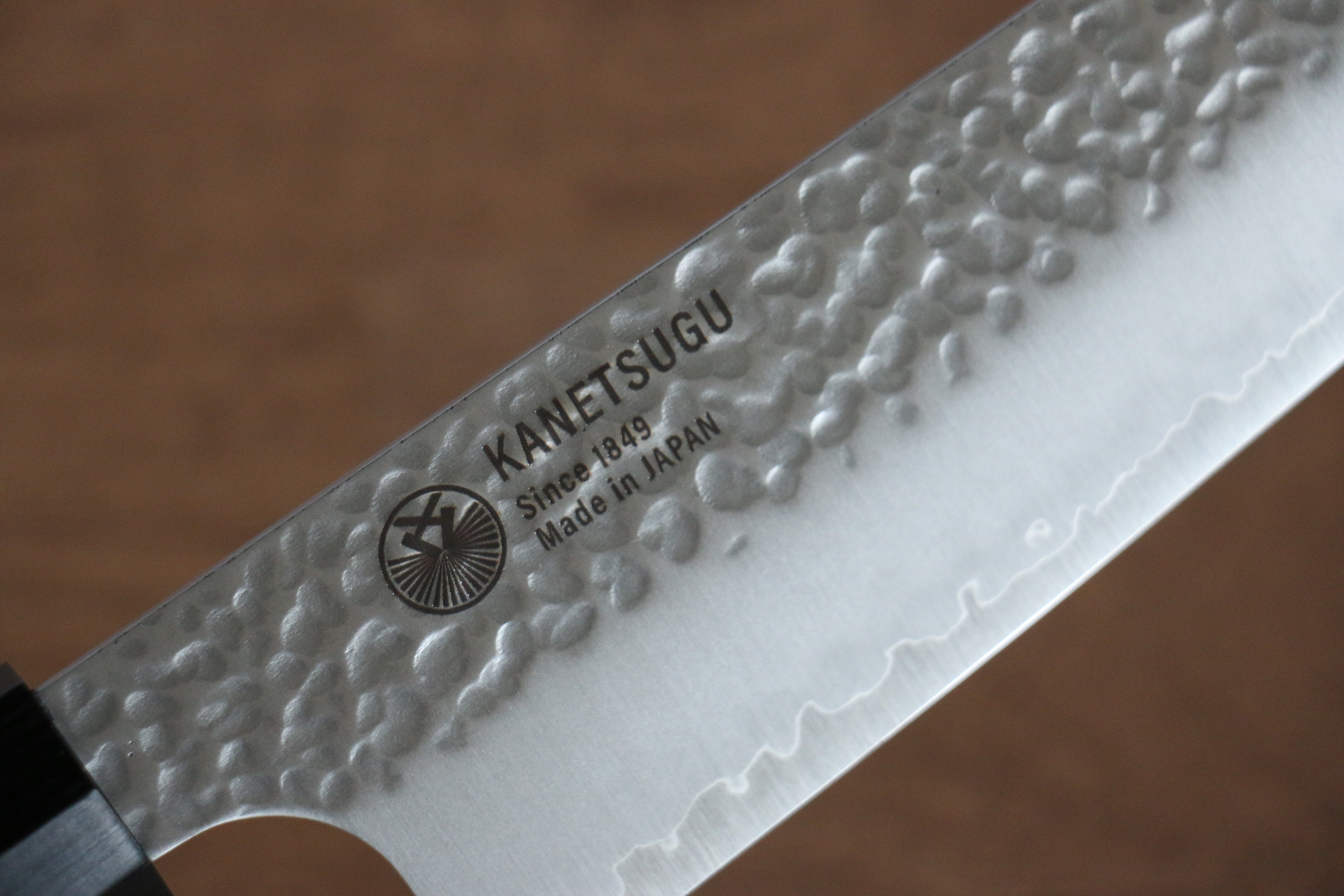 Seki Kanetsugu Heptagon Wood VG10 Hammered Santoku 170mm Pakka wood (heptagonal) Handle - Seisuke Knife