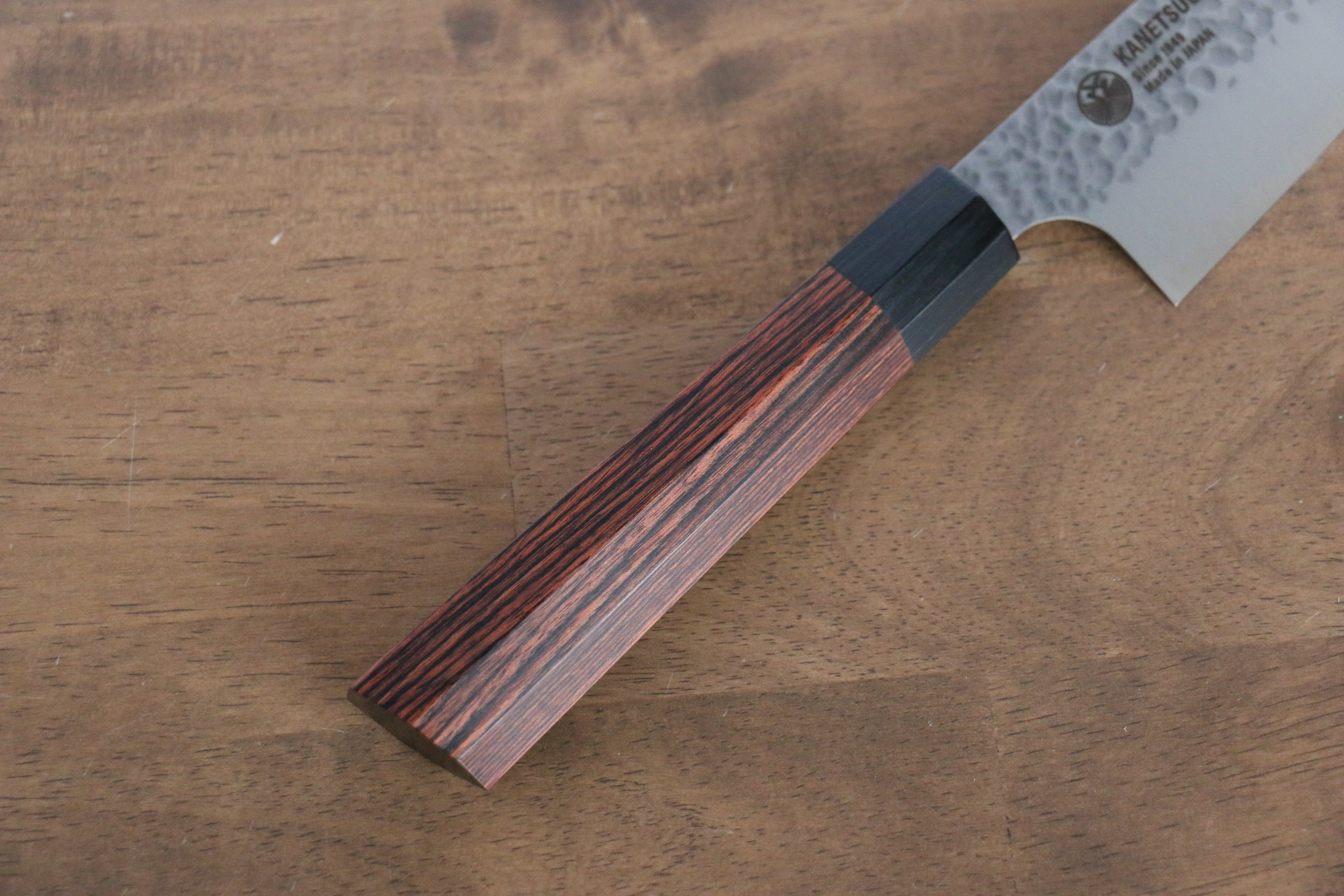 Seki Kanetsugu Heptagon Wood VG10 Hammered Santoku 170mm Pakka wood (heptagonal) Handle - Seisuke Knife