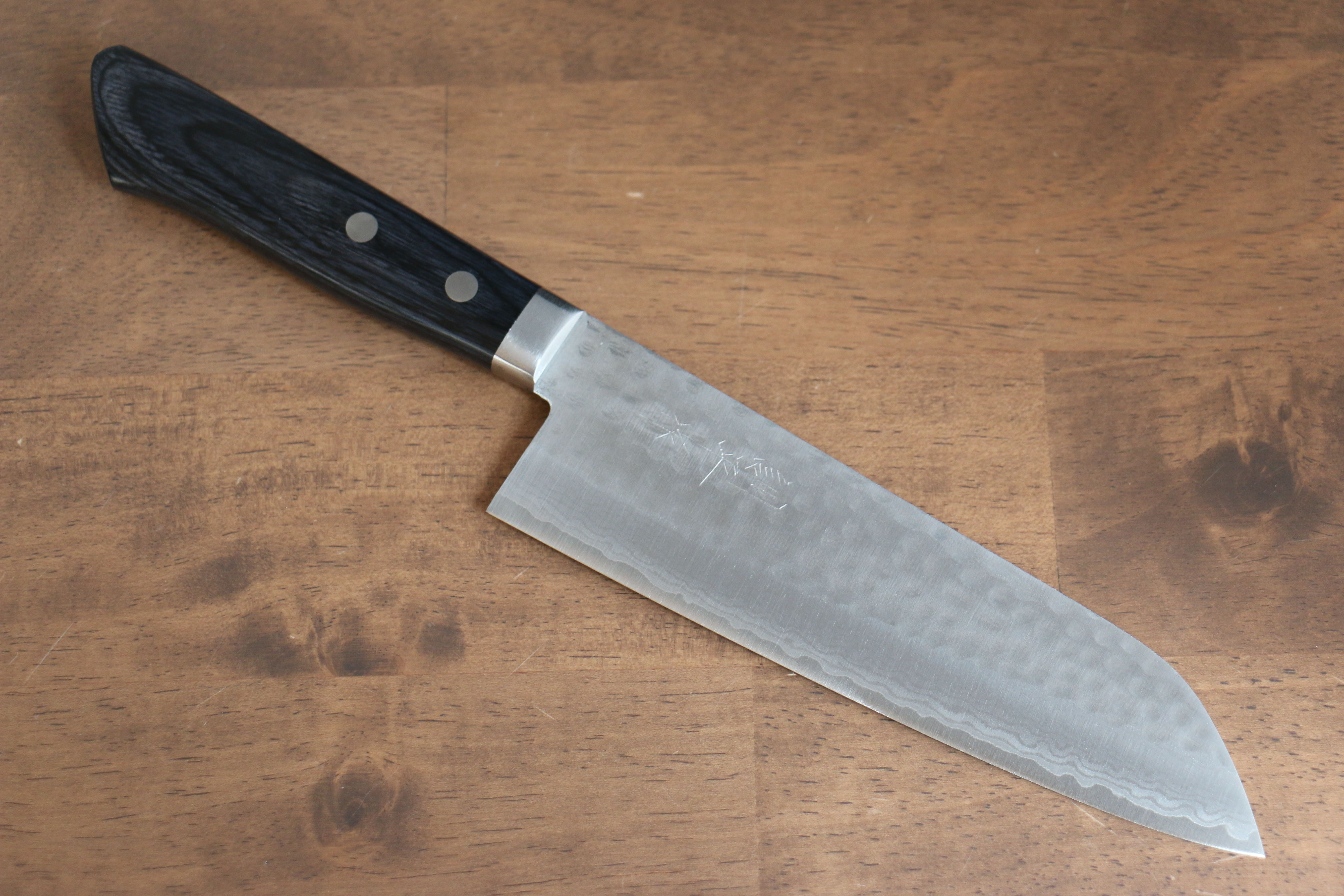 Kunihira Kokuryu VG10 Hammered Damascus Santoku 170mm Navy blue Pakka wood Handle - Seisuke Knife