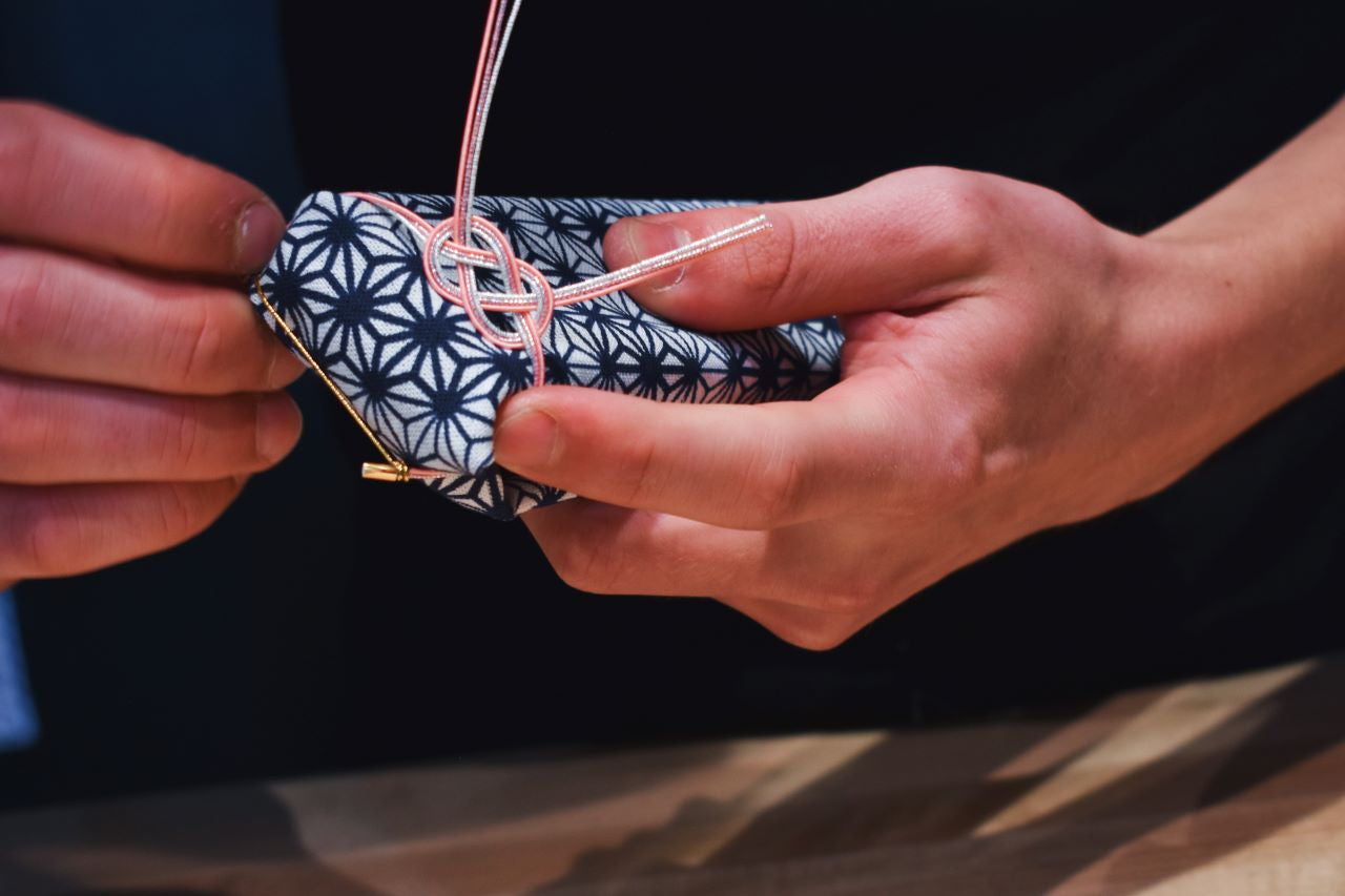 Gift Wrapping - Seisuke Knife