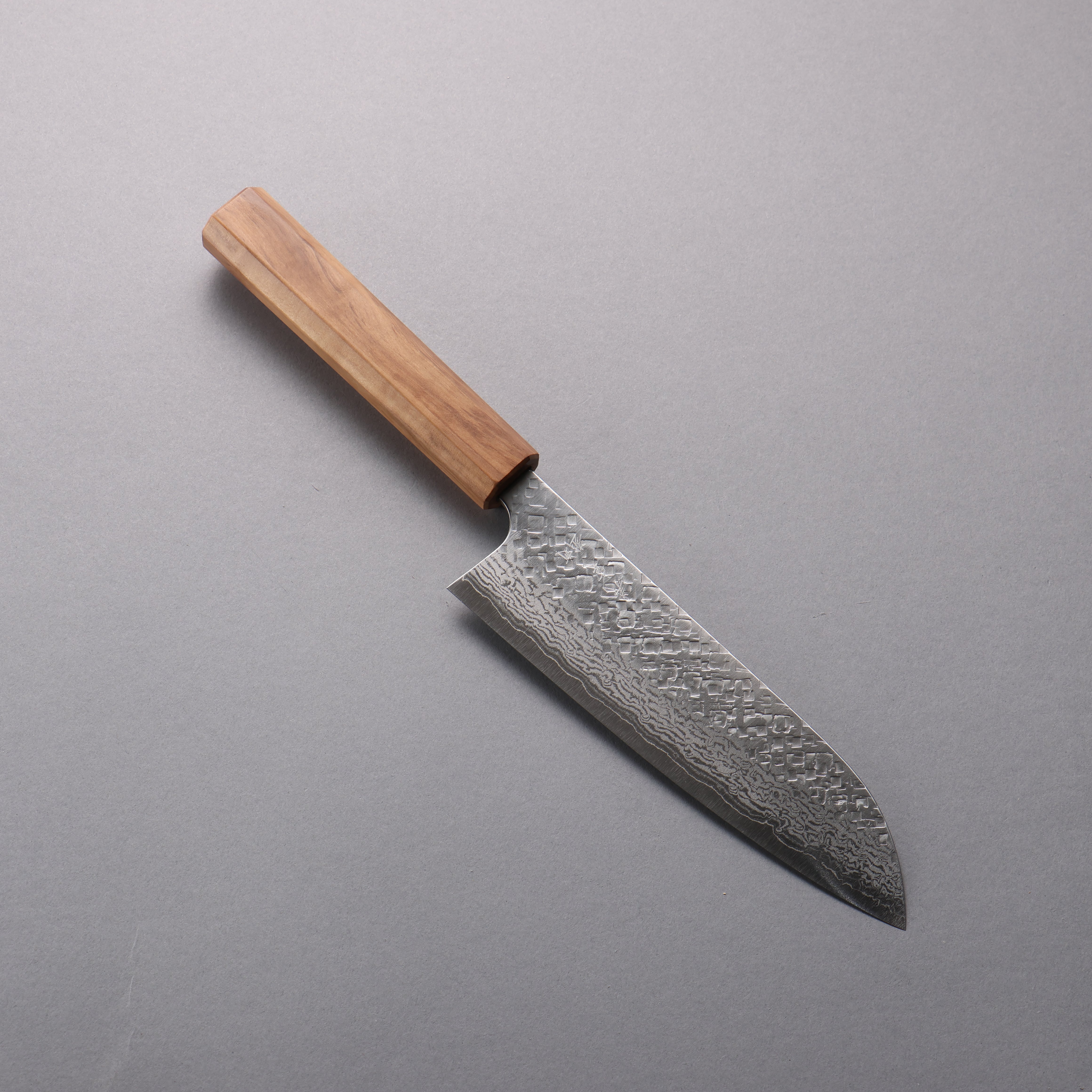 Yoshimi Kato VG10 Hammered Damascus Migaki Finished Santoku  170mm Olive tree Handle - Seisuke Knife