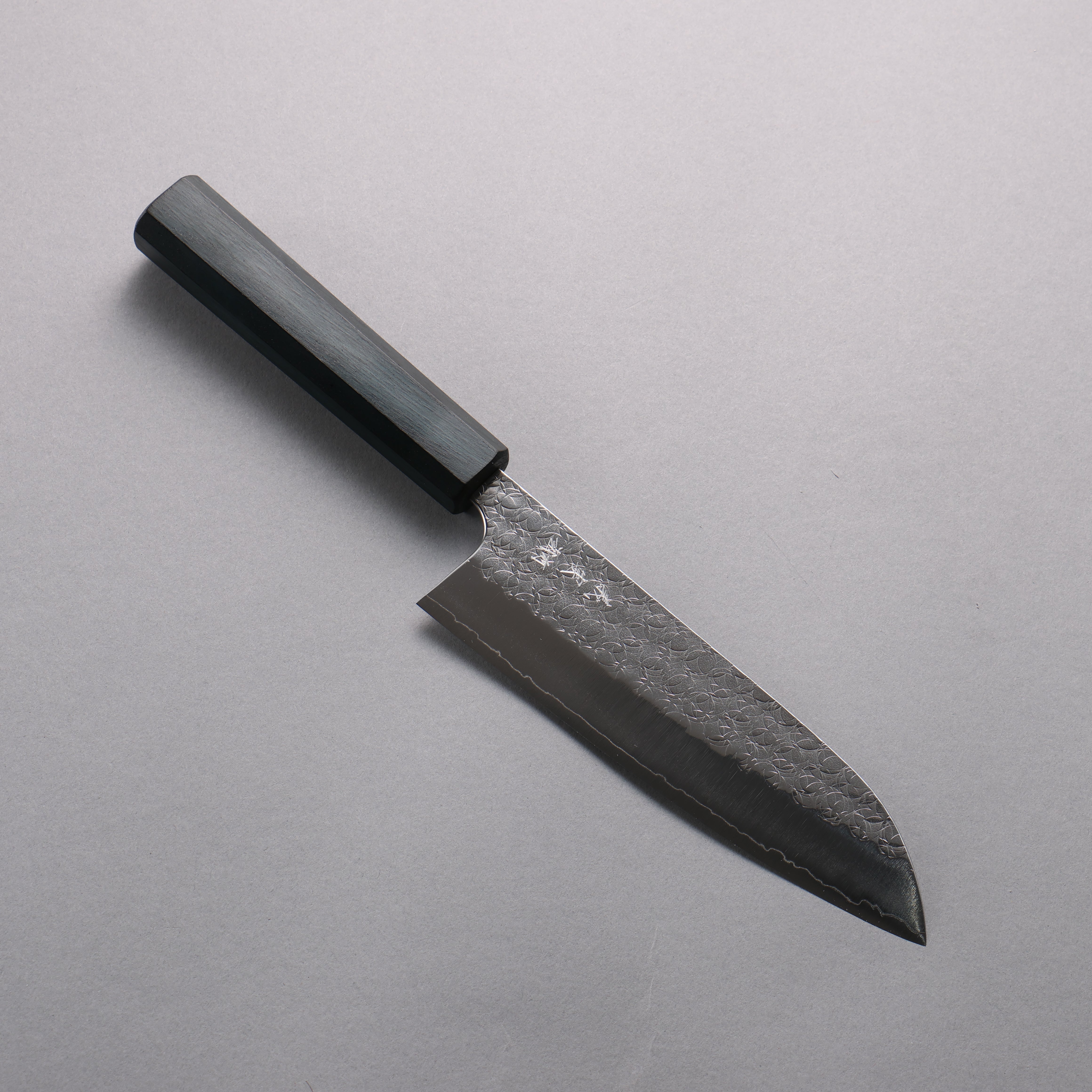 Yoshimi Kato Minamo SG2 Hammered Santoku  170mm Oak (Indigo Dyed) Handle - Seisuke Knife