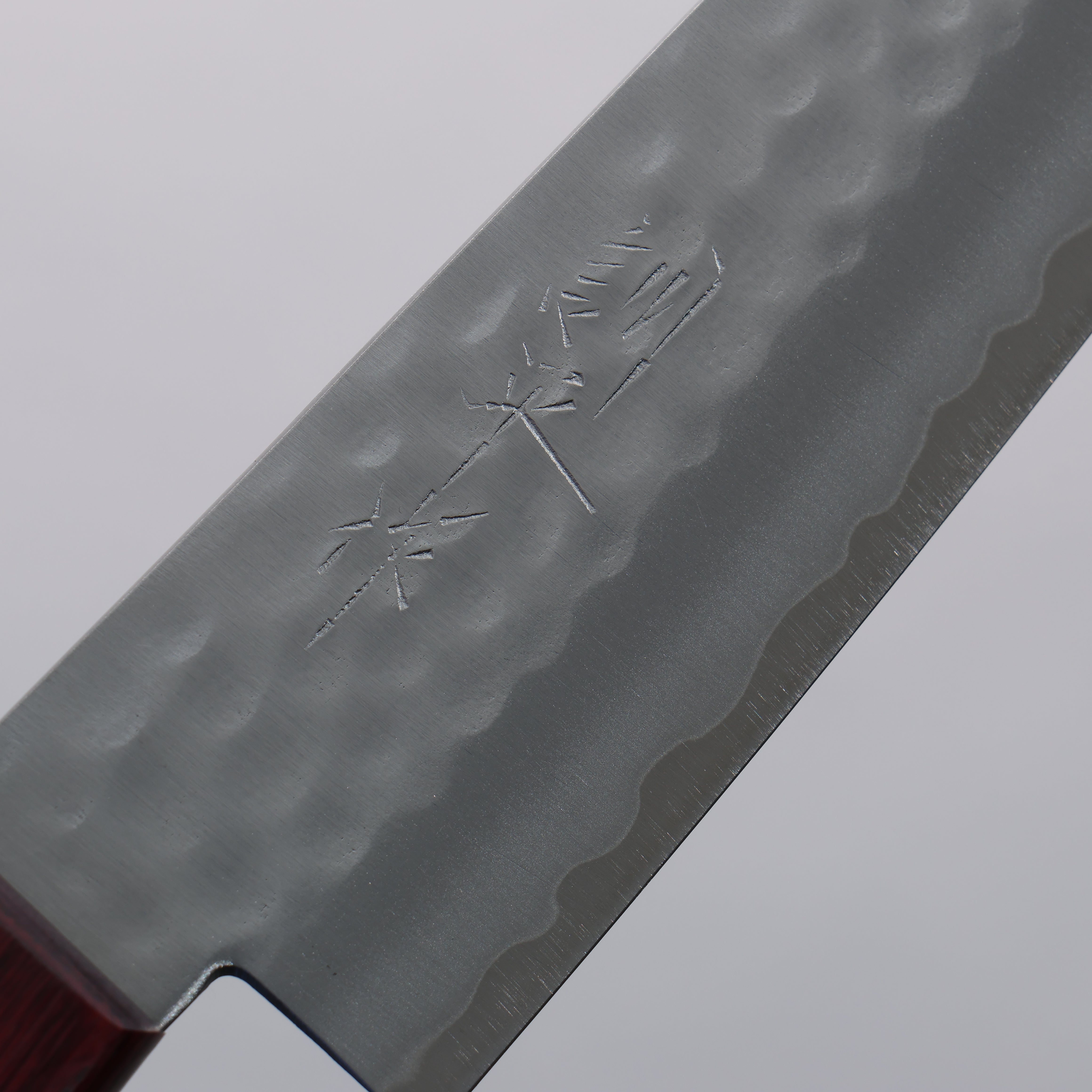 Kunihira VG1 Hammered Small Santoku 130mm Red Pakka wood Handle - Seisuke Knife