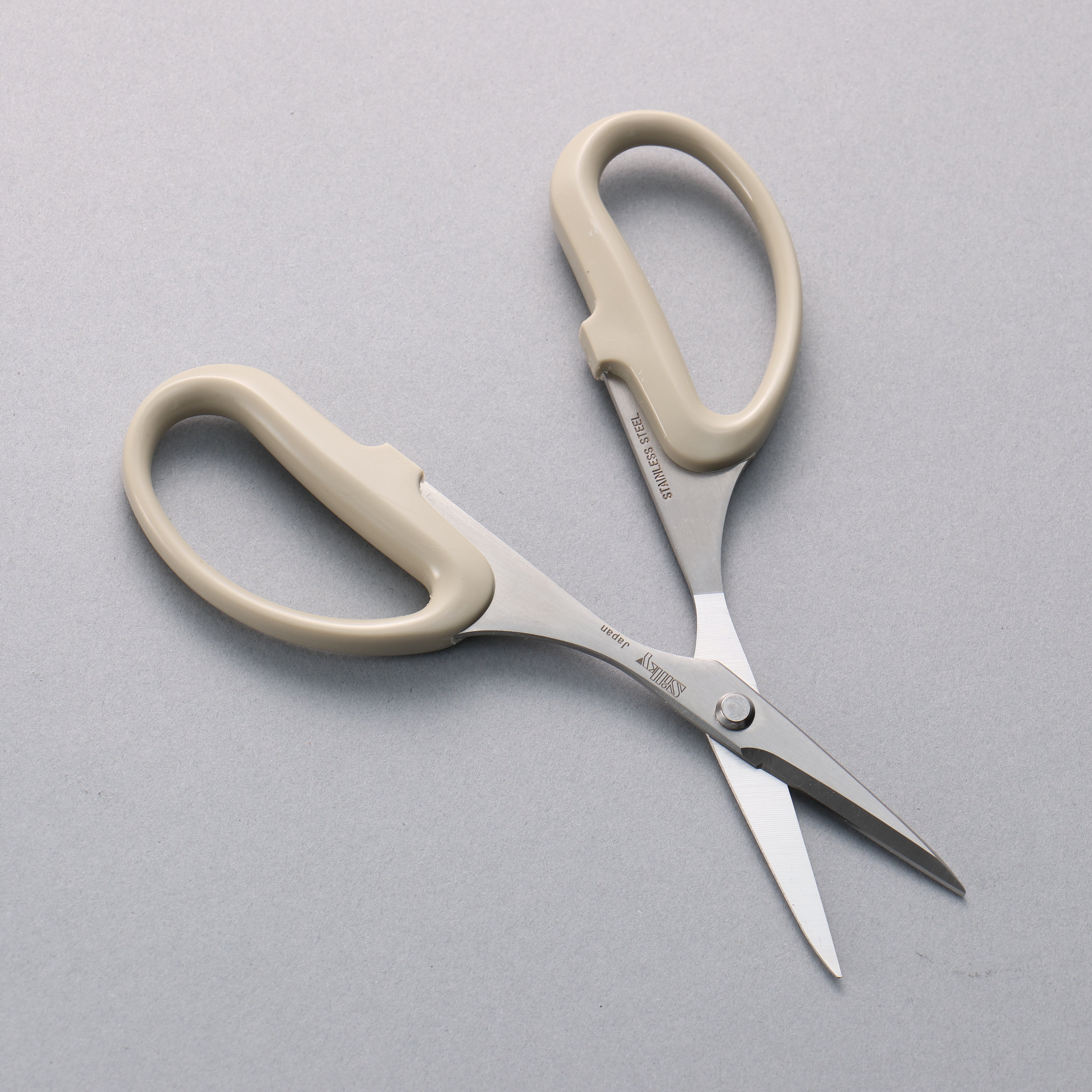Silky Stainless Steel All-Purpose Scissors Ecru Plastic Handle - Seisuke Knife