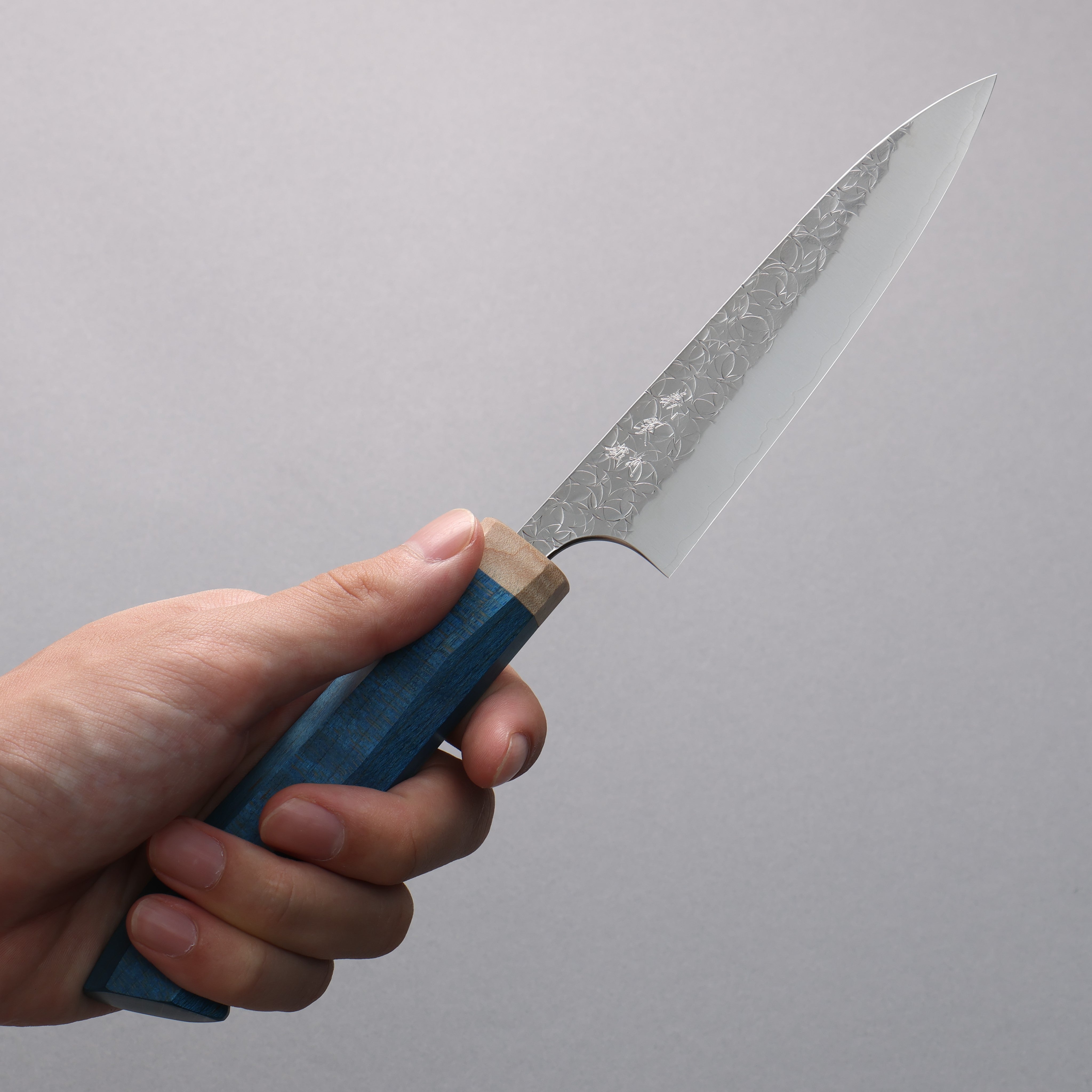 Yoshimi Kato Minamo SG2 Hammered Petty-Utility  120mm Western style (blue) Handle - Seisuke Knife