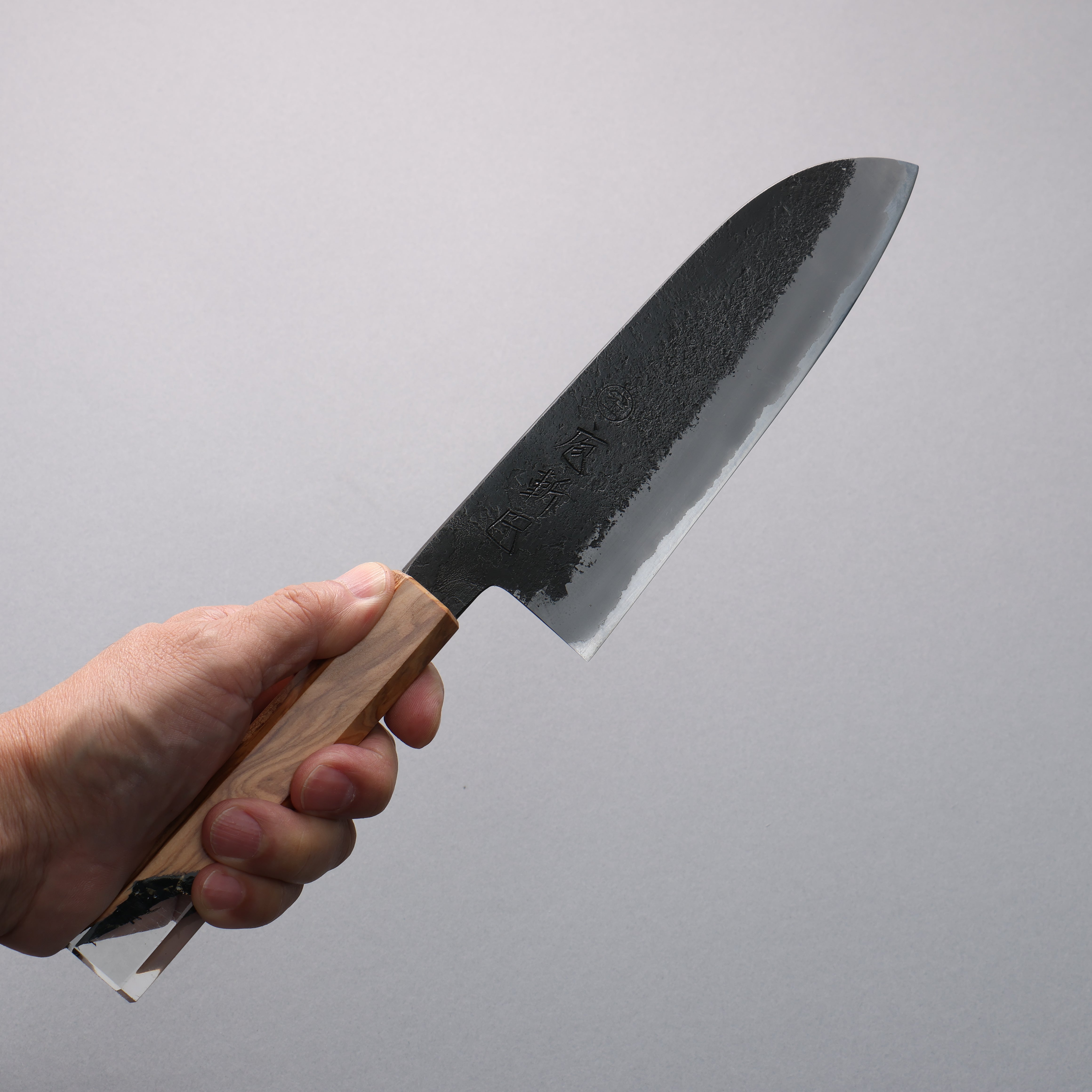 Hozantomoe White Steel No.2 Kurouchi Santoku 180mm Olive Wood & Black Resin Handle - Seisuke Knife