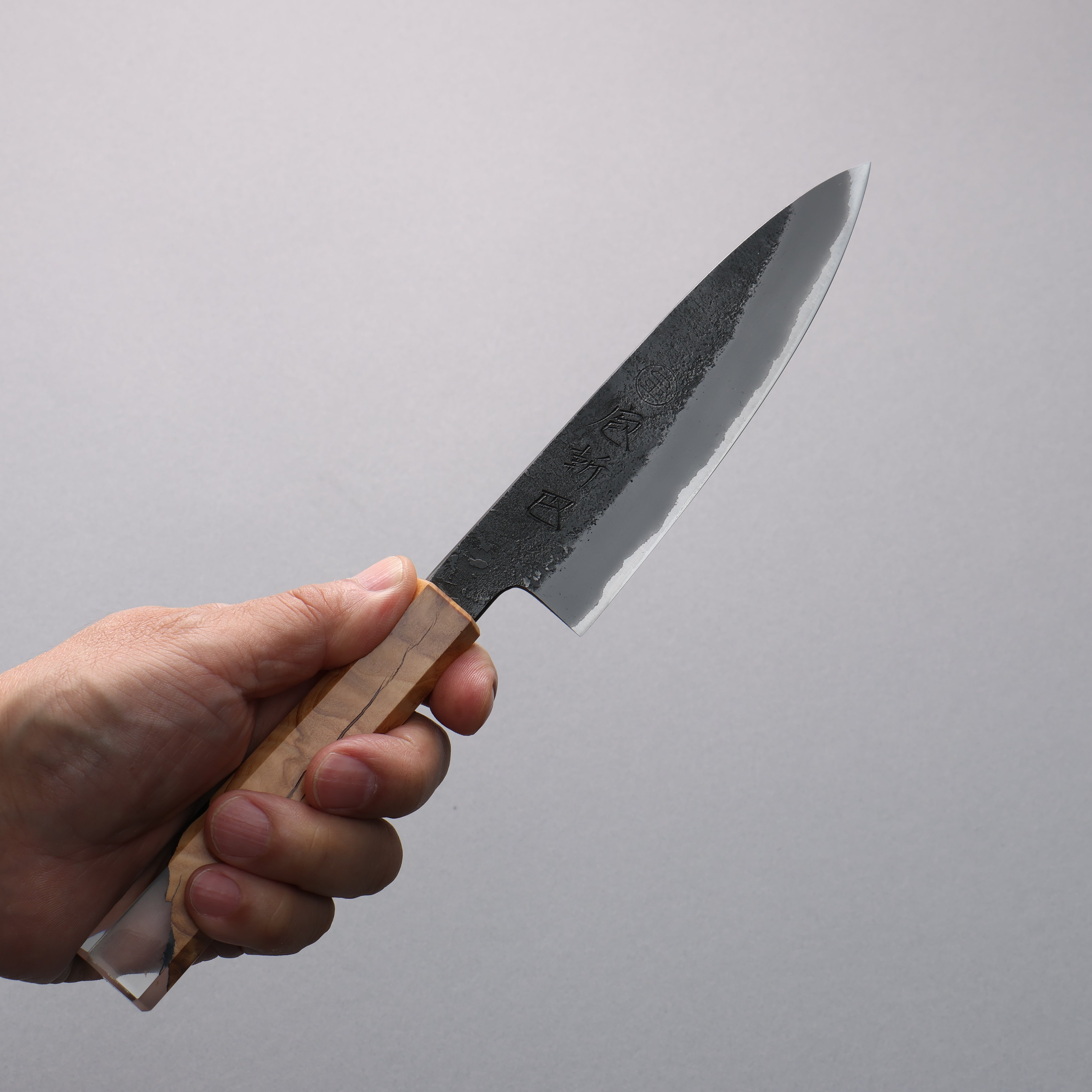 Hozantomoe White Steel No.2 Kurouchi Petty-Utility 135mm Olive Wood & Black Resin Handle - Seisuke Knife