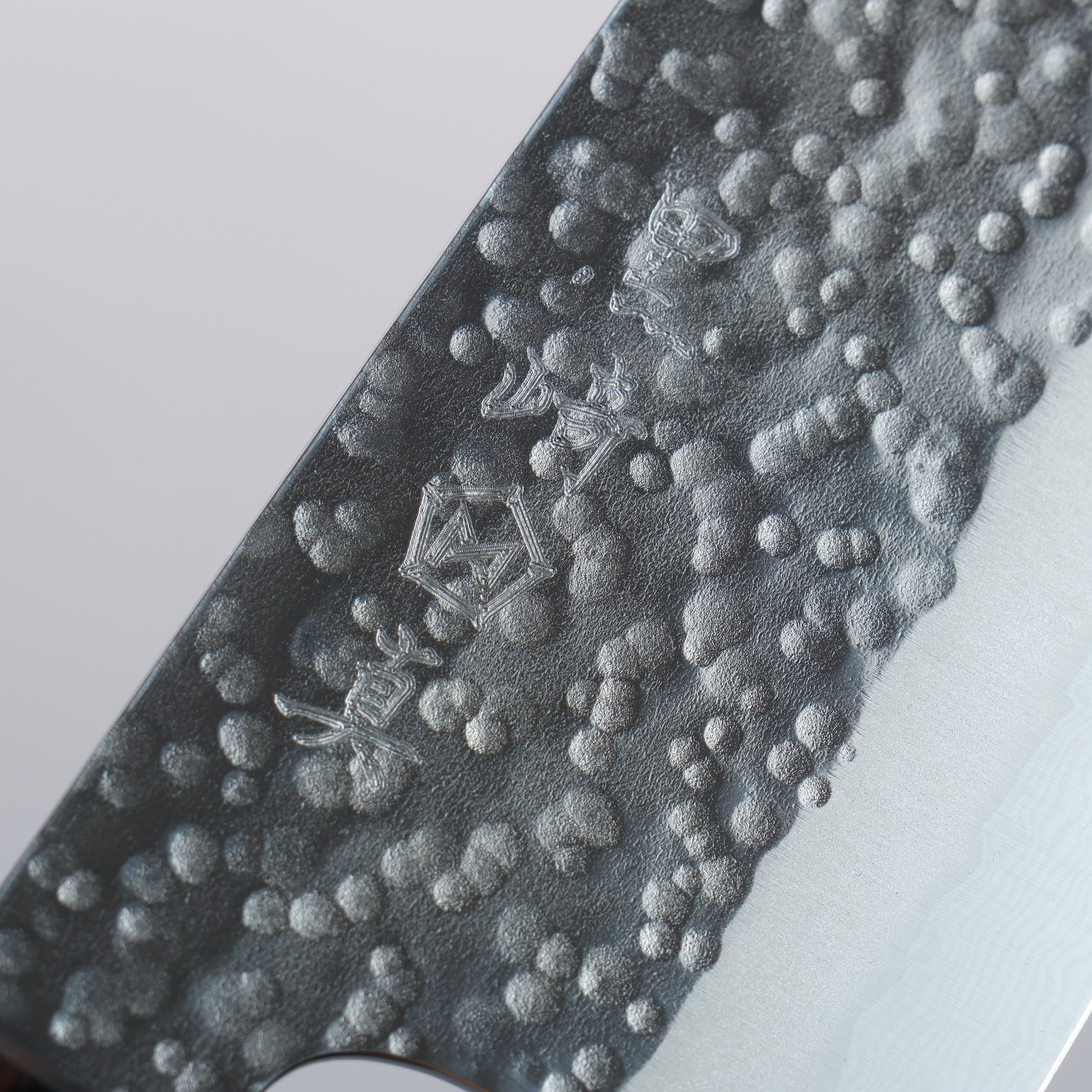 Makoto Kurosaki VG2 Coreless Hammered Santoku 170mm Black Turquoise & Ebony Wood Handle - Seisuke Knife