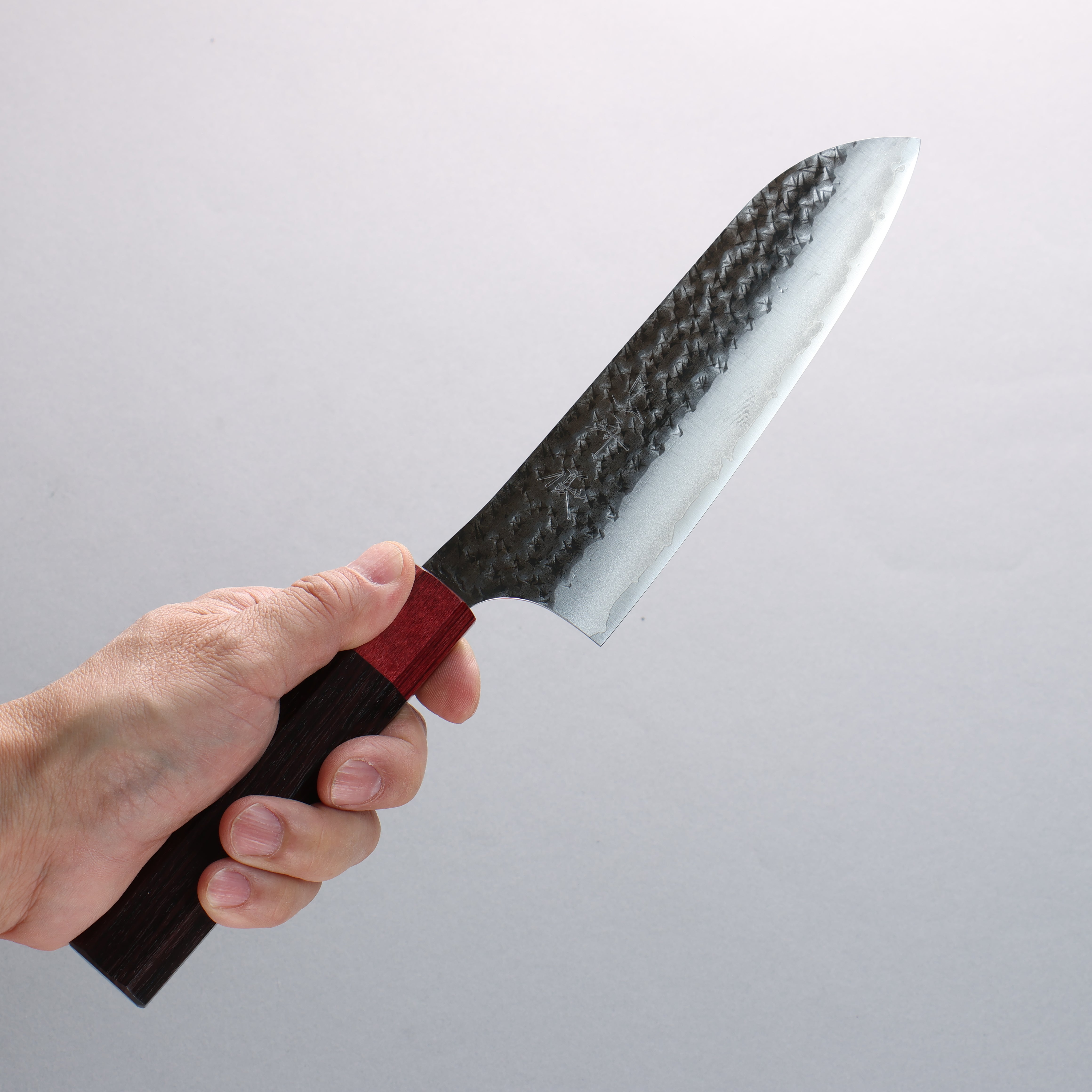 Yu Kurosaki Senko Ryu Blue Super Hammered Kurouchi Santoku 170mm Rosewood & Red Pakkawood Handle - Seisuke Knife