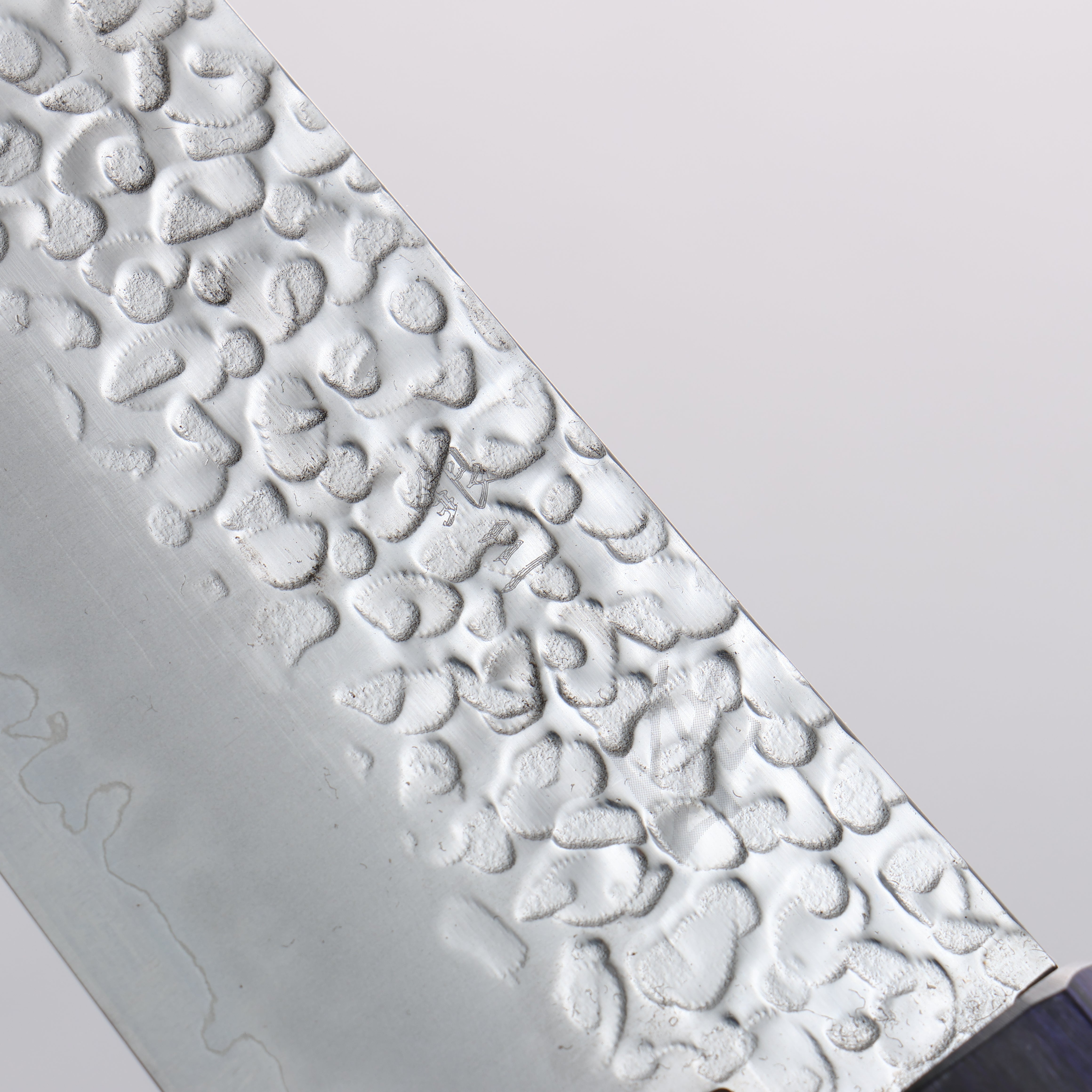 Seisuke Silver Steel No.3 Hammered Bunka 180mm Walnut (With Double Blue Pakka wood) Handle - Seisuke Knife