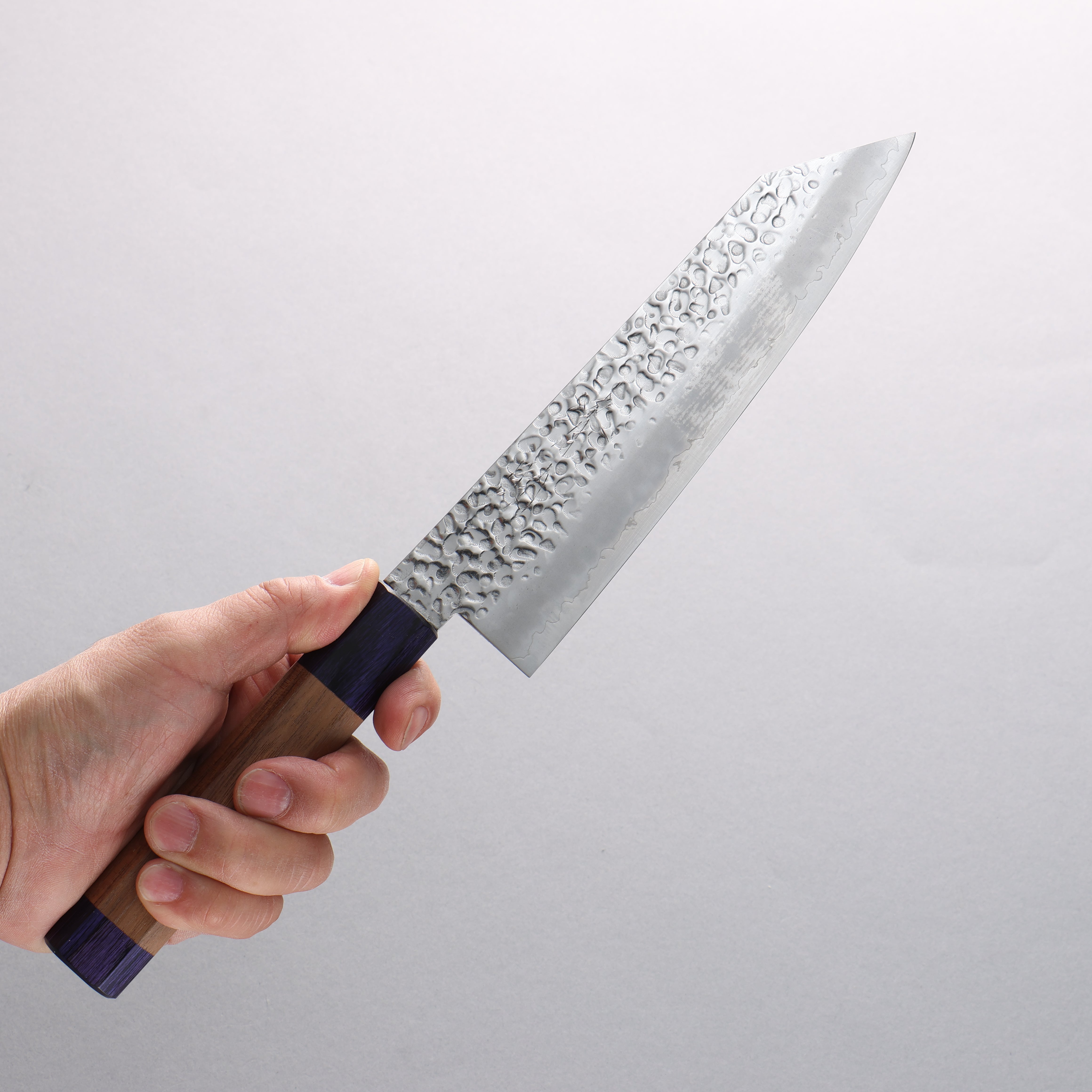 Seisuke Silver Steel No.3 Hammered Bunka 180mm Walnut (With Double Blue Pakka wood) Handle - Seisuke Knife