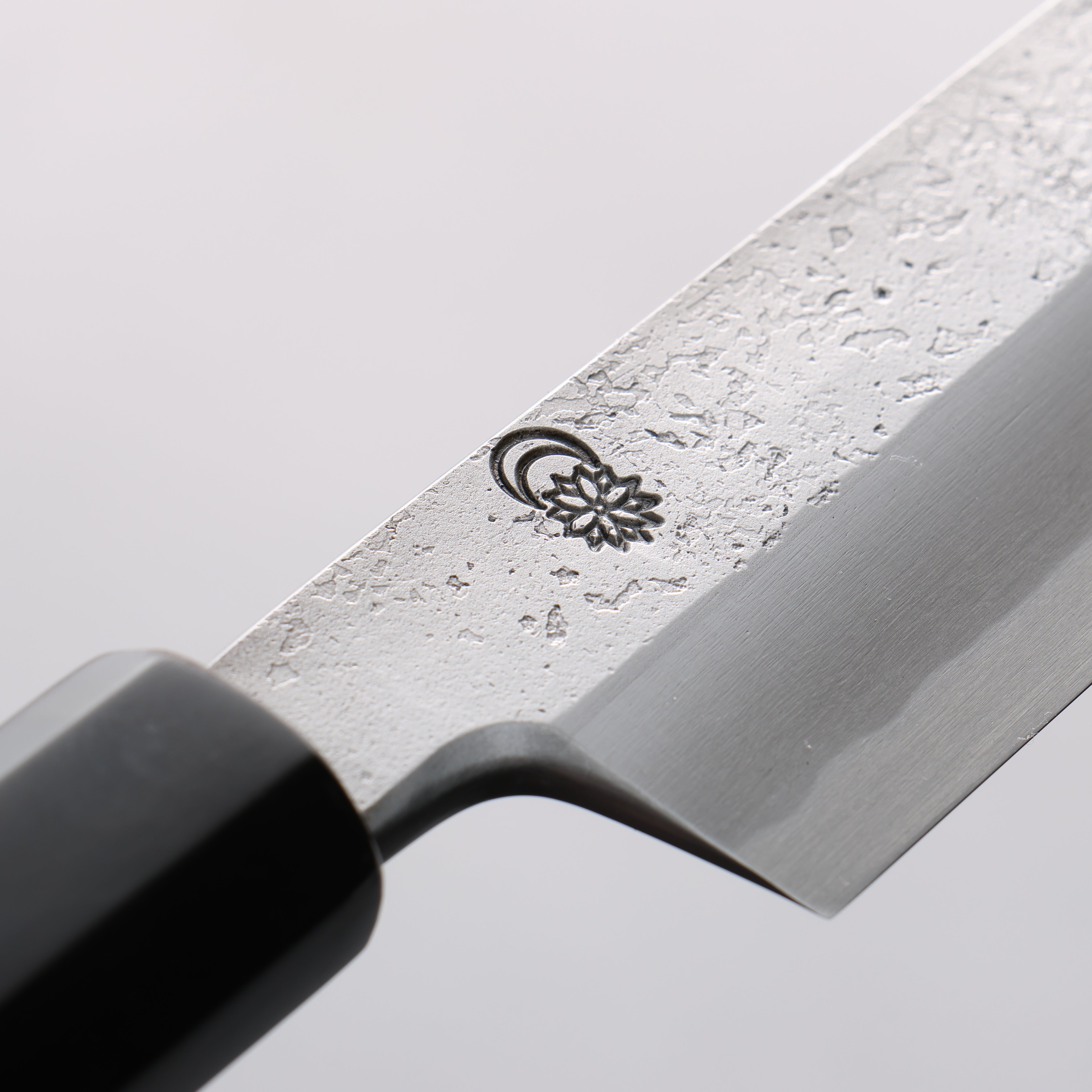 Kikuzuki White Steel No.2 Nashiji Yanagiba 300mm Magnolia Handle - Seisuke Knife
