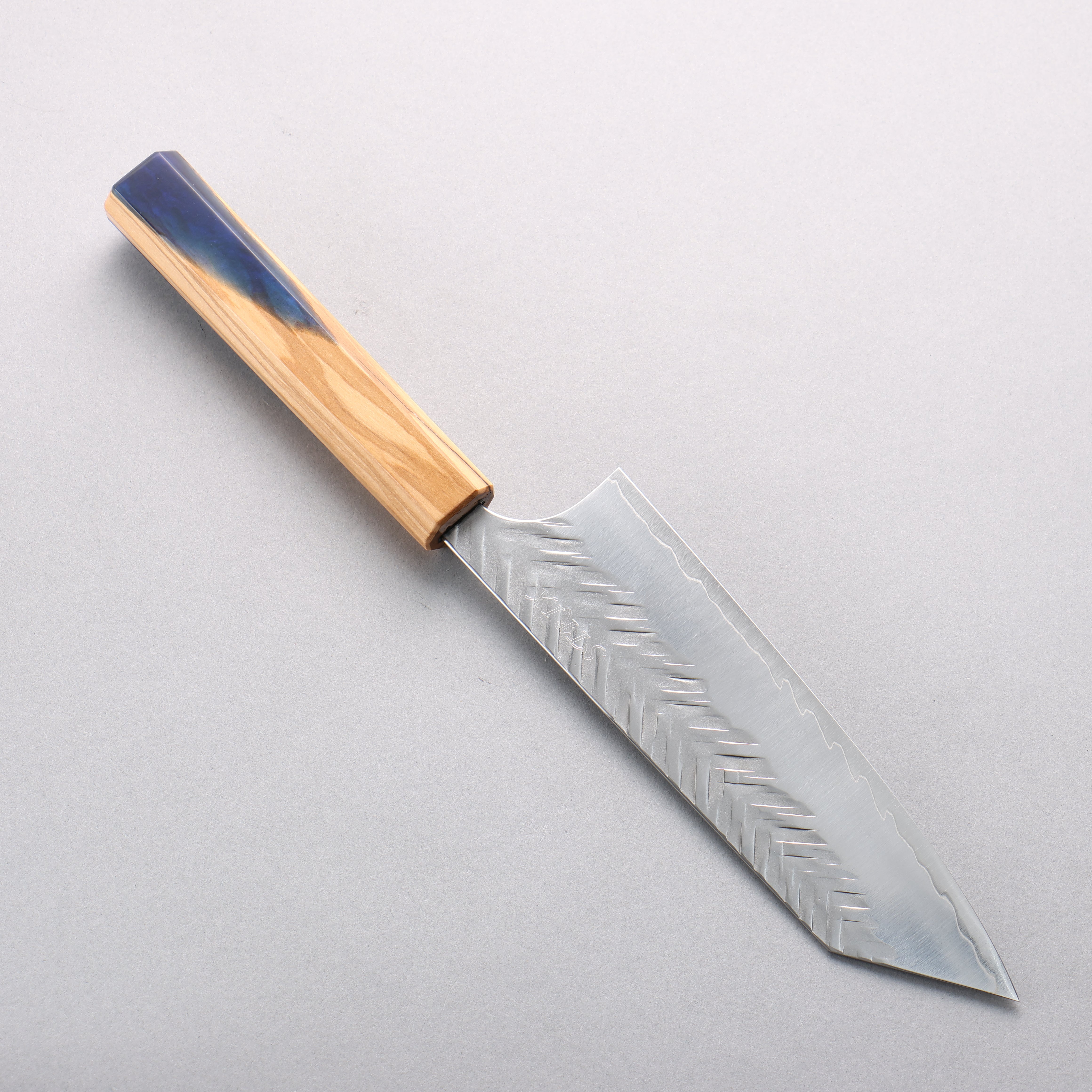 Yoshimi Kato SPG STRIX Hammered (V) Bunka 170mm Olive Tree and Blue Resin Handle - Seisuke Knife