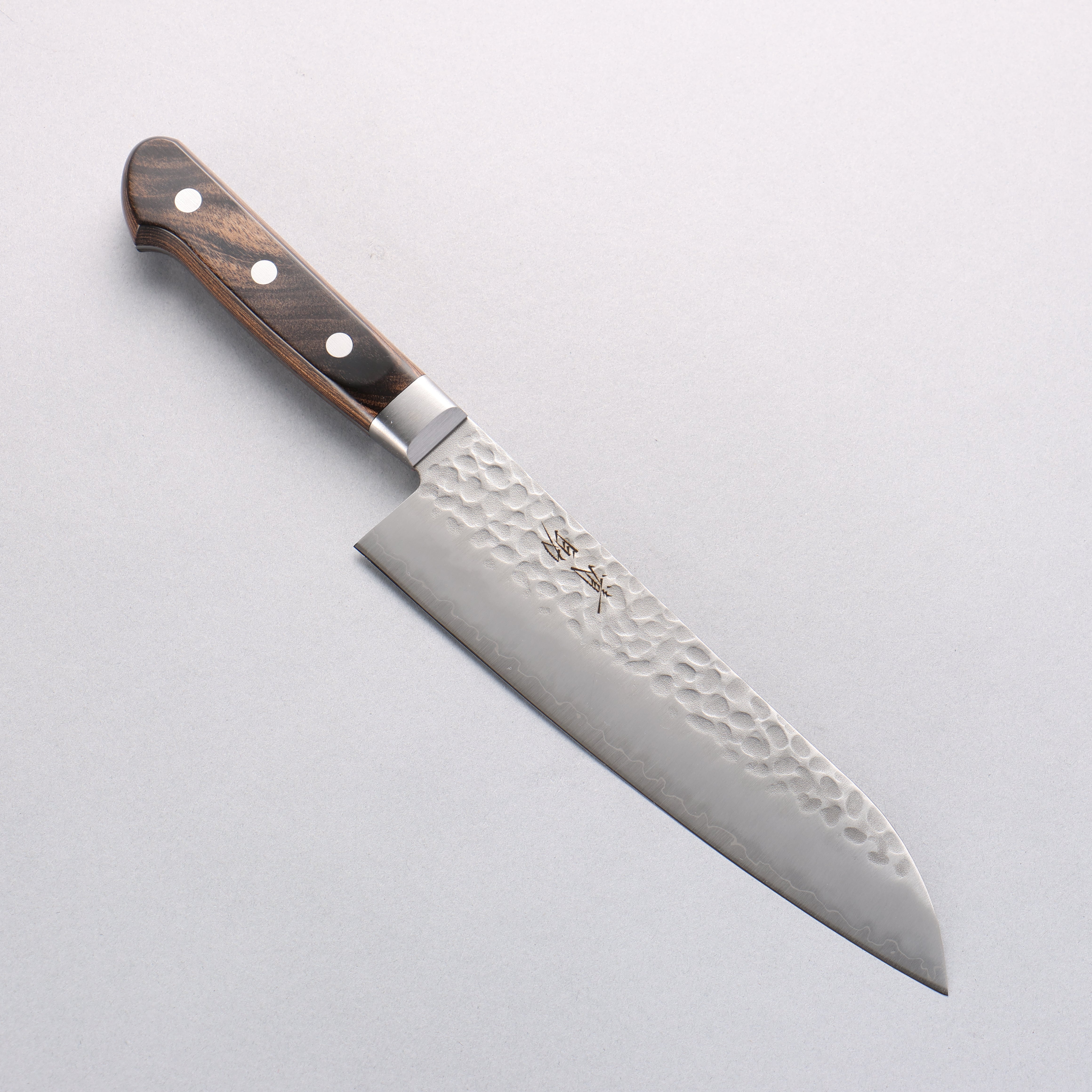 Seisuke AUS8 Hammered Santoku 180mm Brown Pakkawood Handle - Seisuke Knife