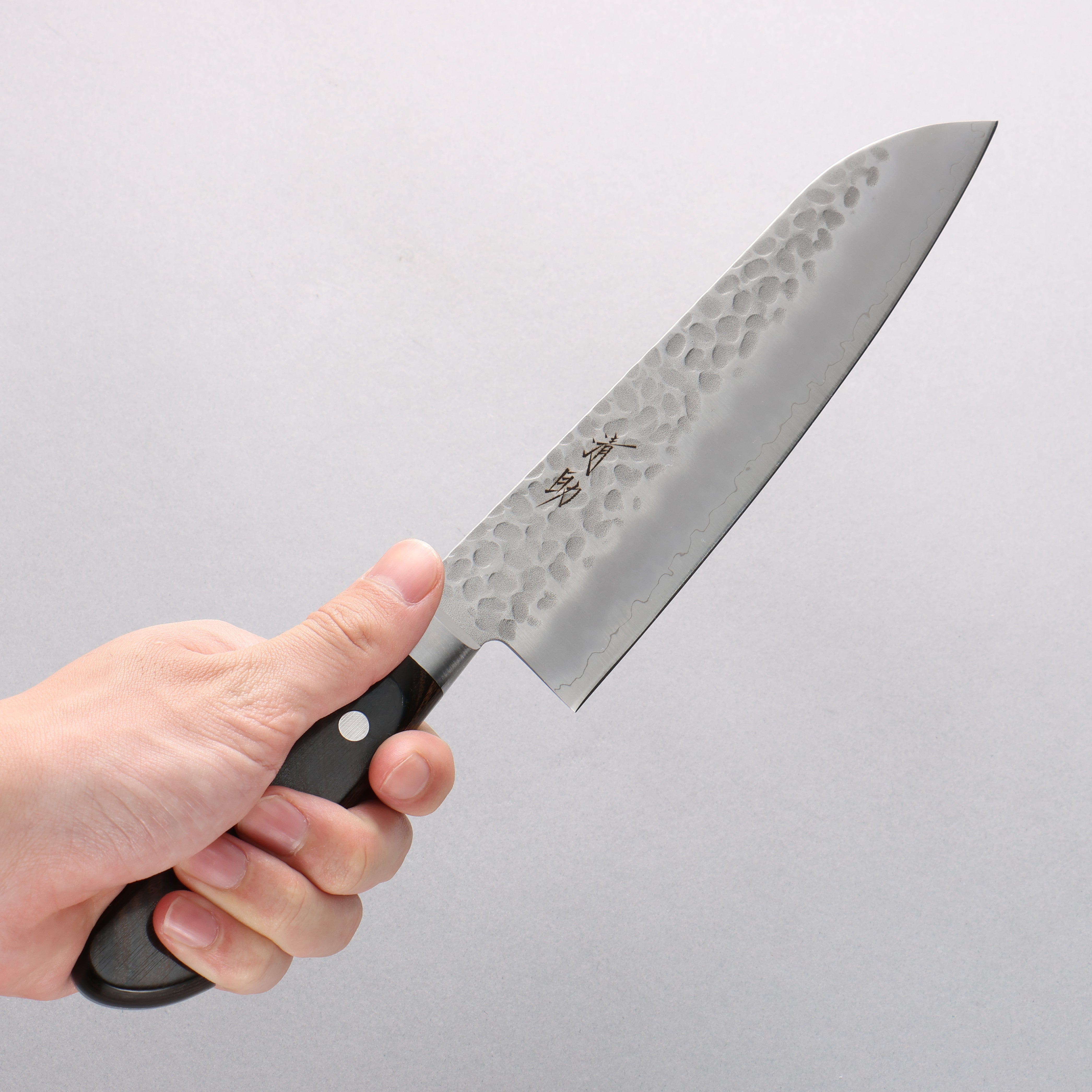 Seisuke AUS8 Hammered Santoku 180mm Brown Pakkawood Handle - Seisuke Knife