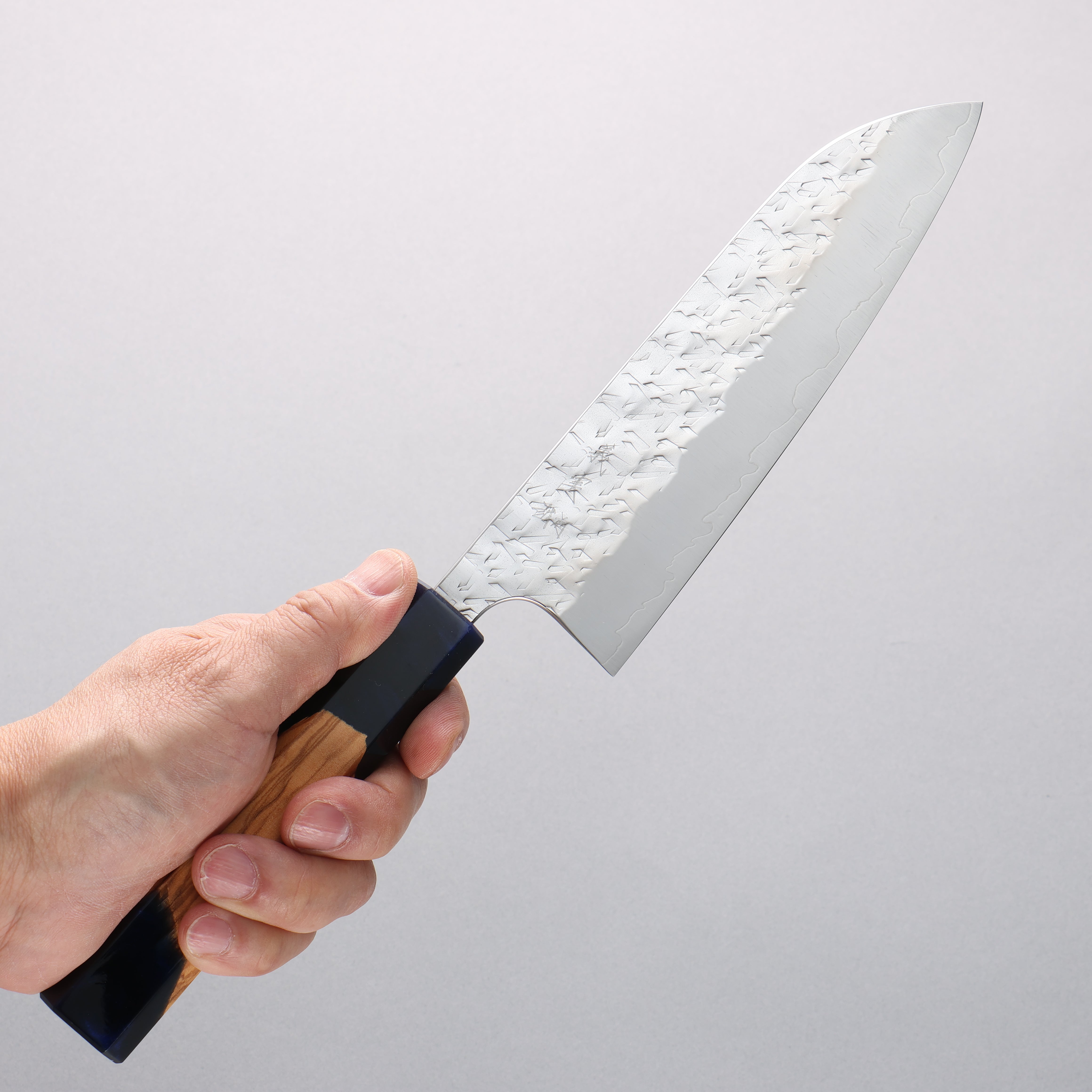 Yoshimi Kato Hyo SG2 Hammered Santoku 170mm Olive Wood & Blue Resin Handle - Seisuke Knife