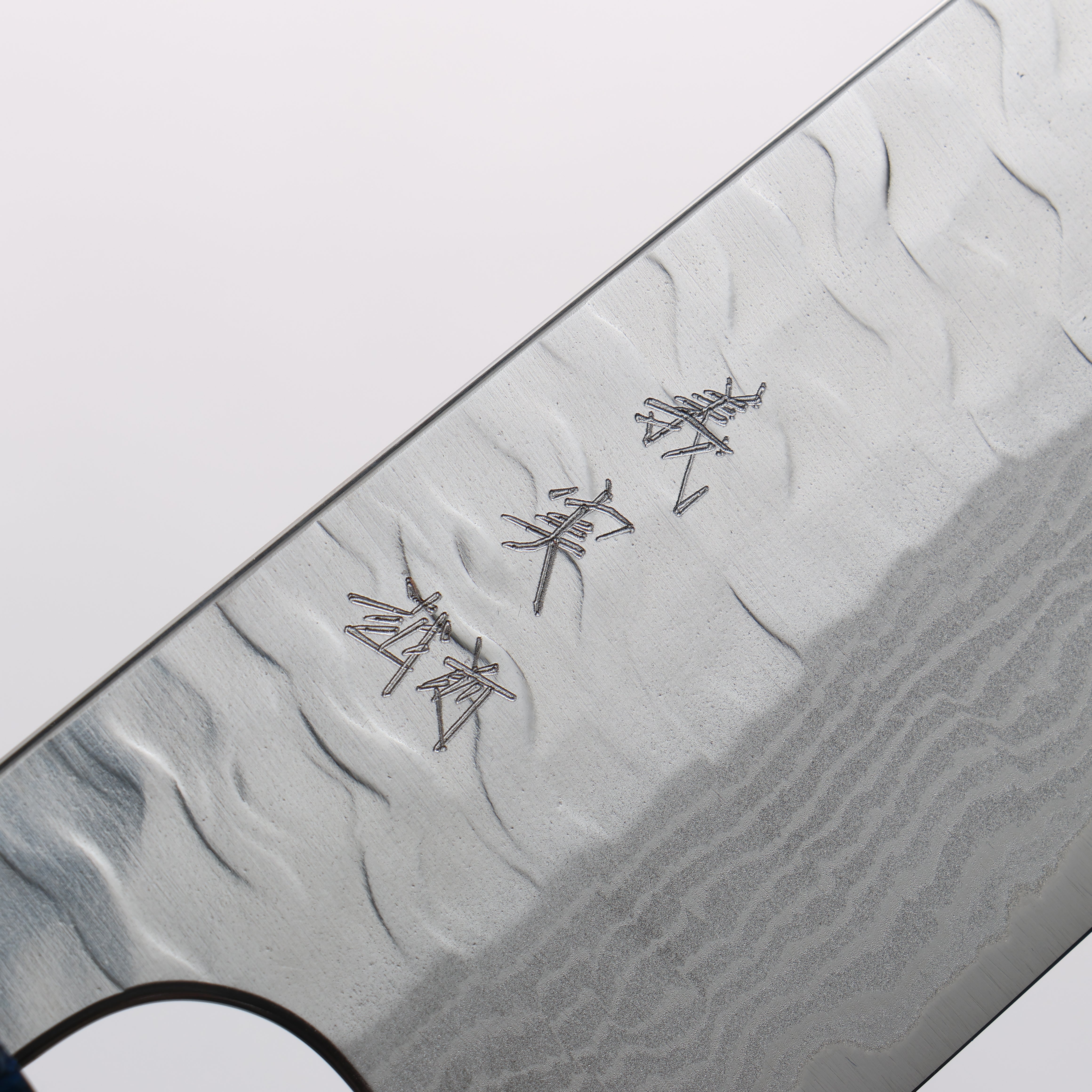 Yoshimi Kato Nami VG-XEOS Hammered Damascus Santoku 170mm Ebony (ferrule: Blue Marble Resin) Handle - Seisuke Knife
