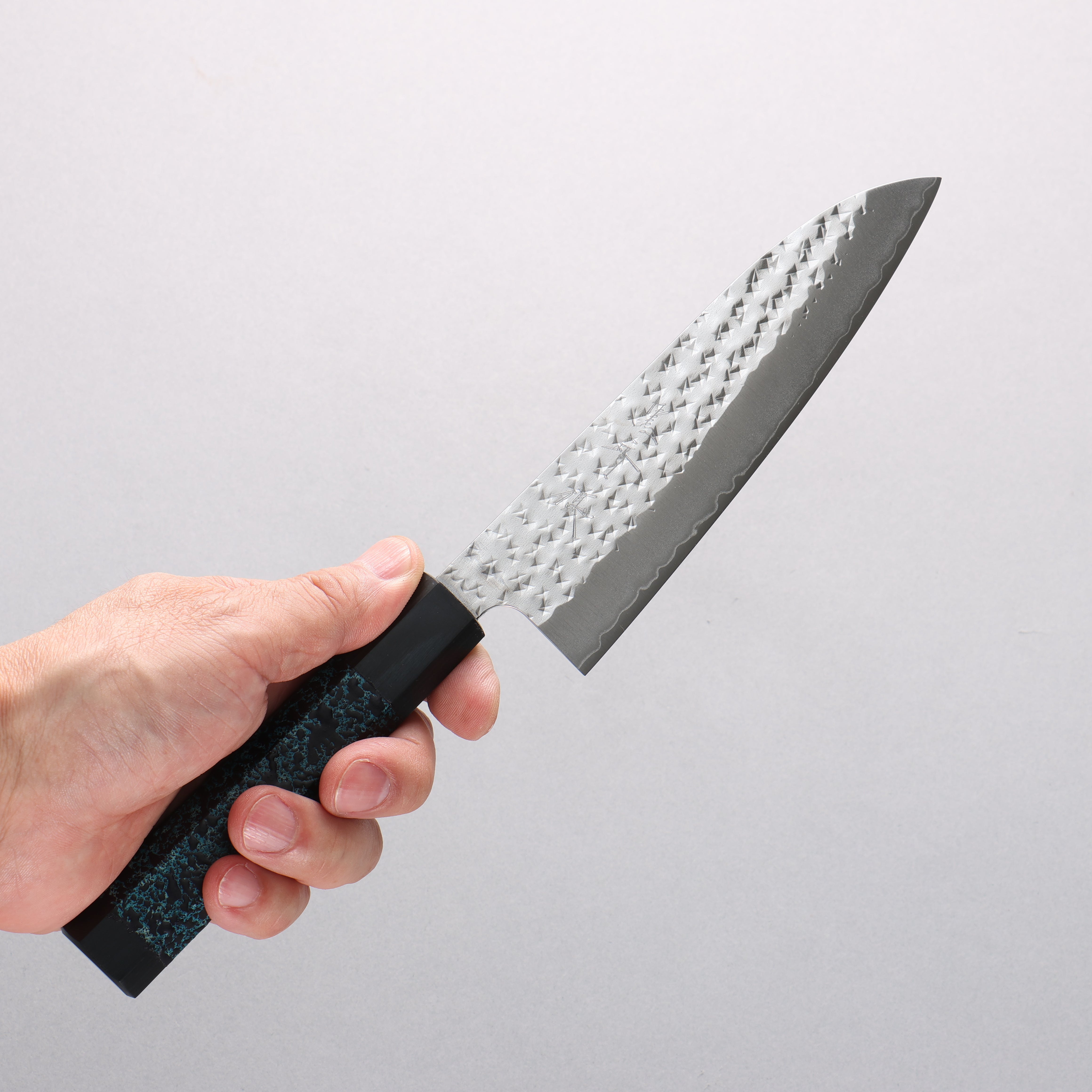 Yu Kurosaki Senko Ryu SG2 Hammered Small Santoku 150mm Indigo Lacquered (Tenmoku) Handle - Seisuke Knife