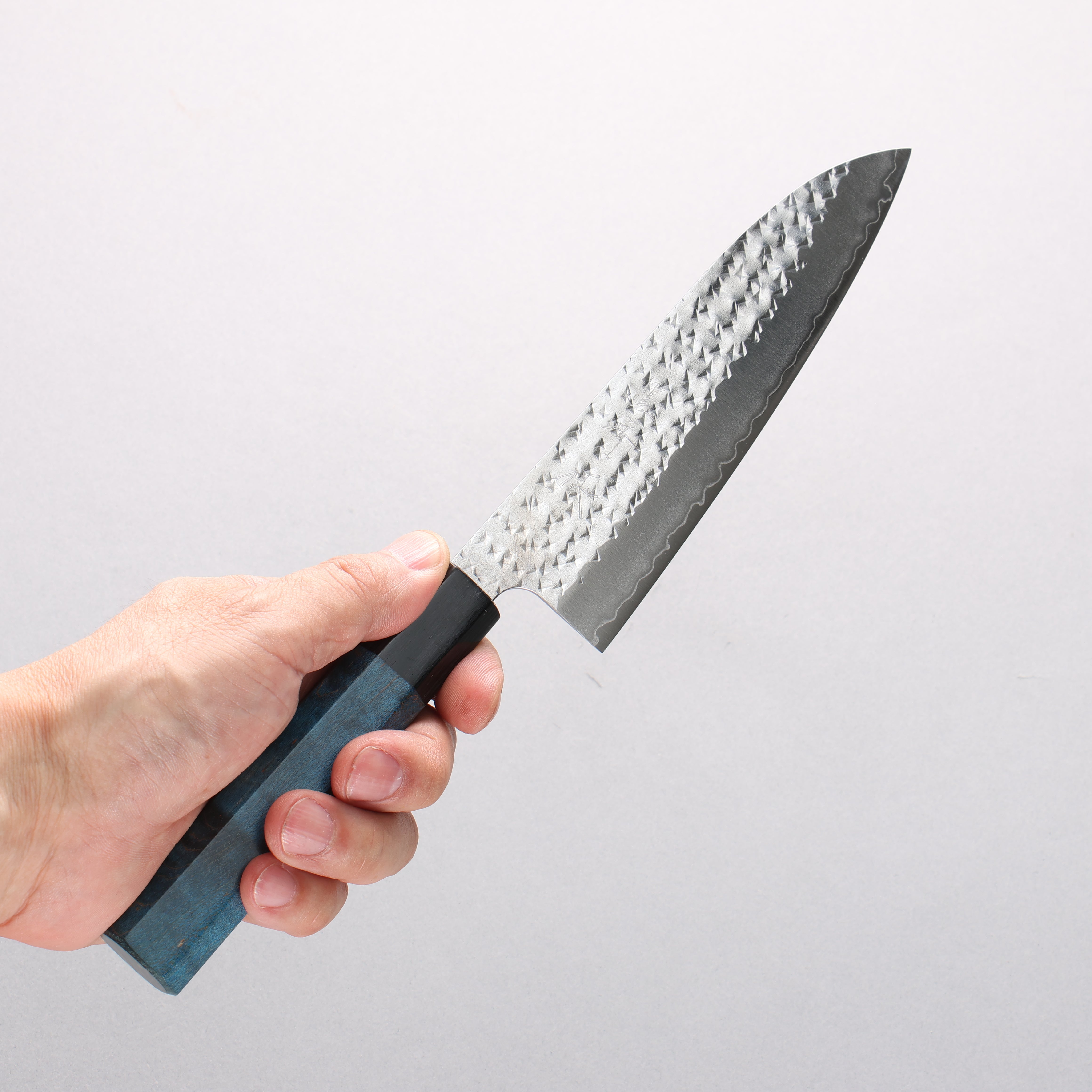 Yu Kurosaki Senko Ryu SG2 Hammered Small Santoku 150mm Blue Stabilized Wood Handle - Seisuke Knife